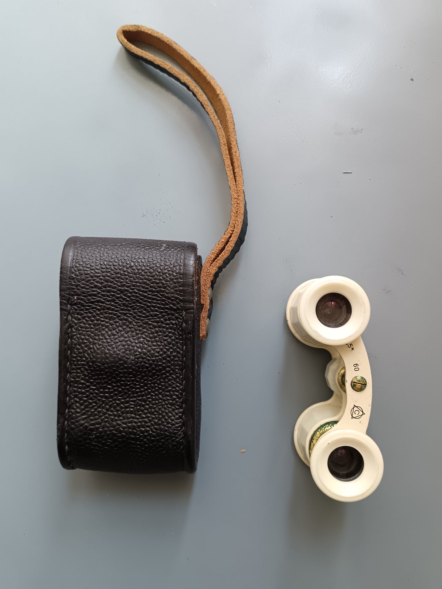 Binocolo da Teatro Vintage JEMULLES 2.5x60 Avorio & Ottone con Custodia Originale – Opera Glasses Anni ’50