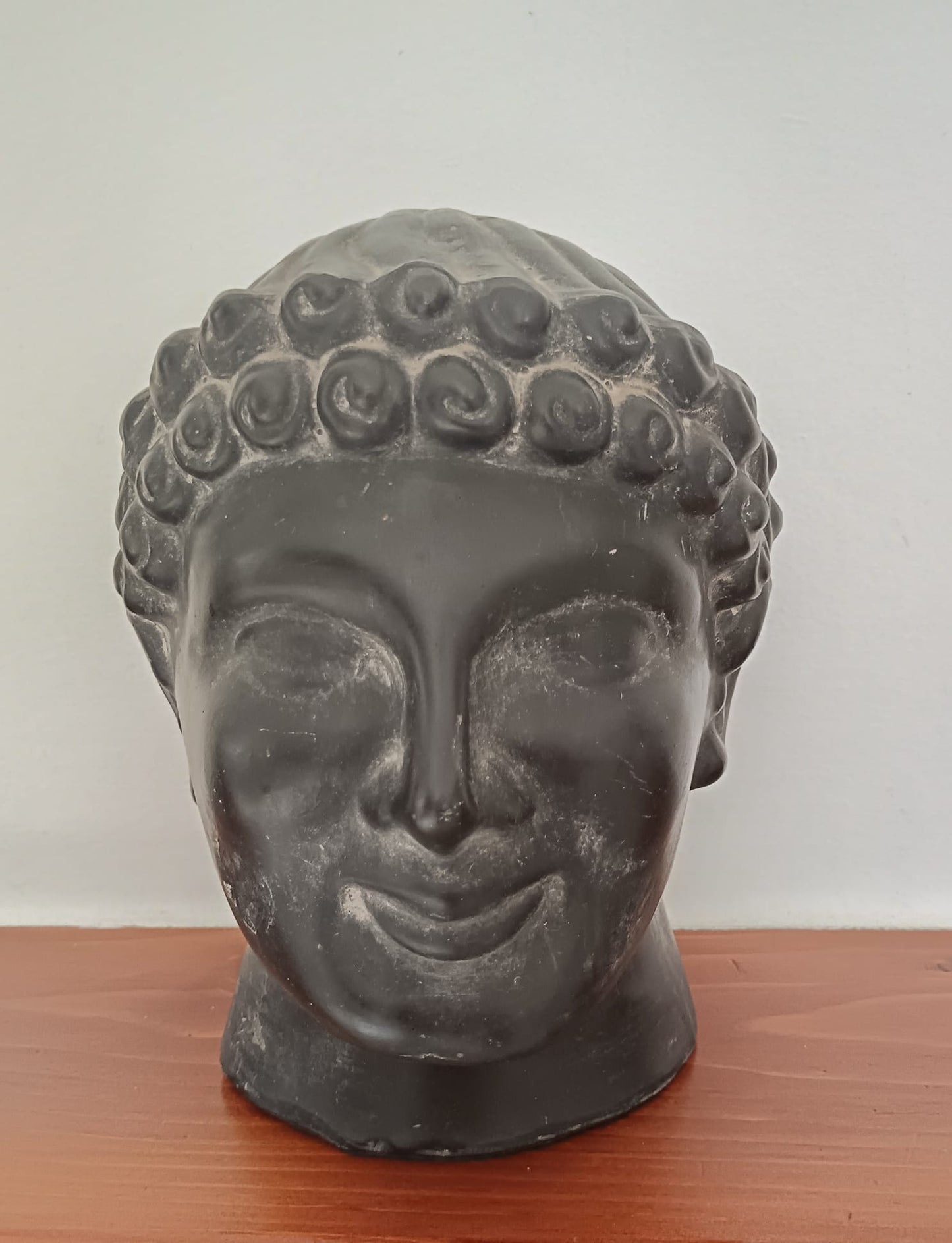 Testa fittile- scultura in terracotta dipinta in stile archeologico (XX Secolo)