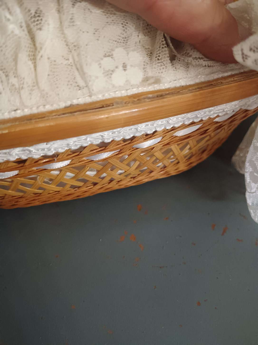 Gesù Bambino Lando Landi originale 25 cm con culla in vimini e corredo in pizzo