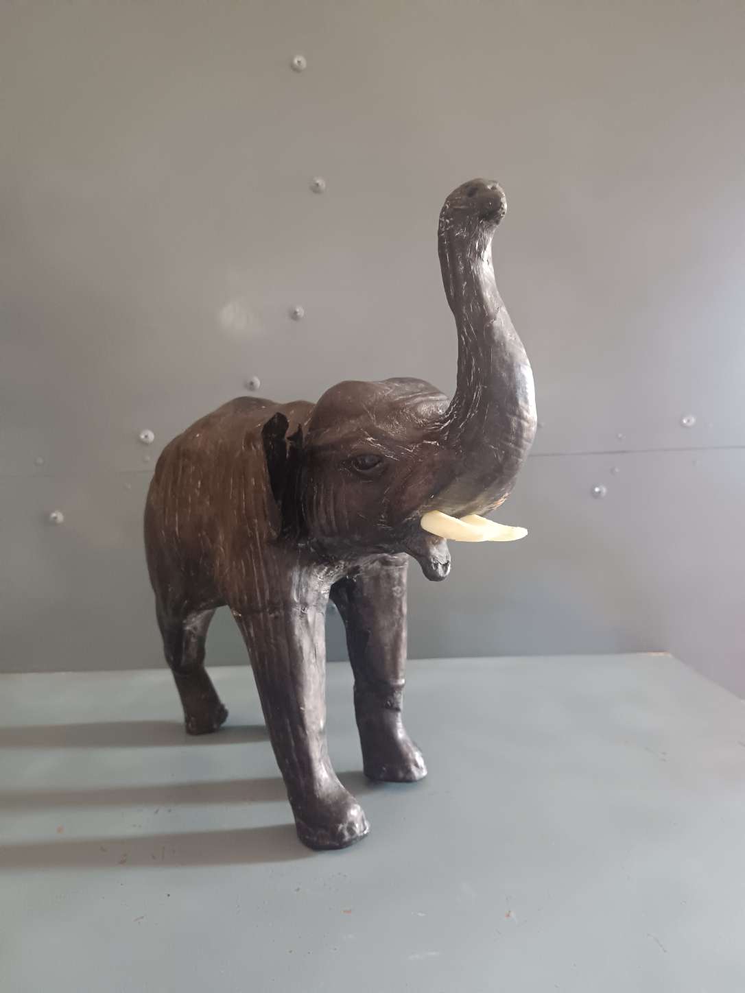 Elefante in vera pelle epoca metà novecento
