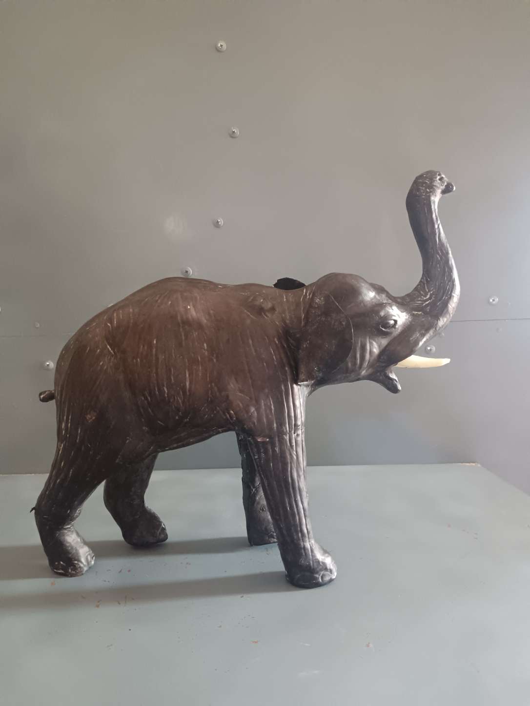 Elefante in vera pelle epoca metà novecento