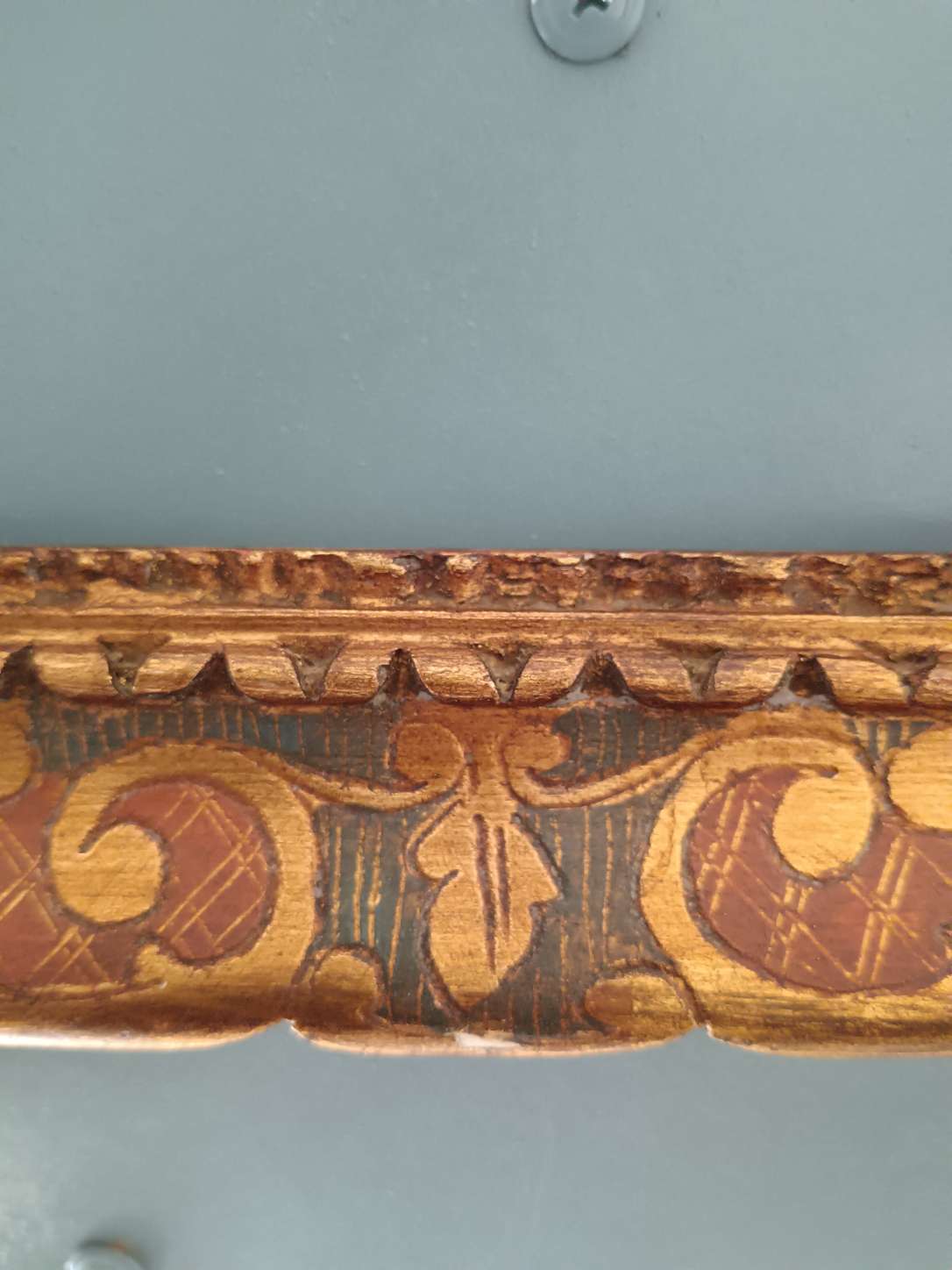 Antica cornice a cassetta in stile seicentesco emiliano decorata a sgraffito