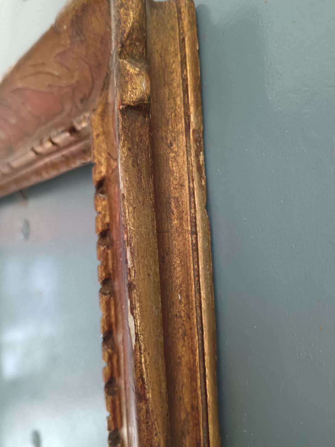 Antica cornice a cassetta in stile seicentesco emiliano decorata a sgraffito
