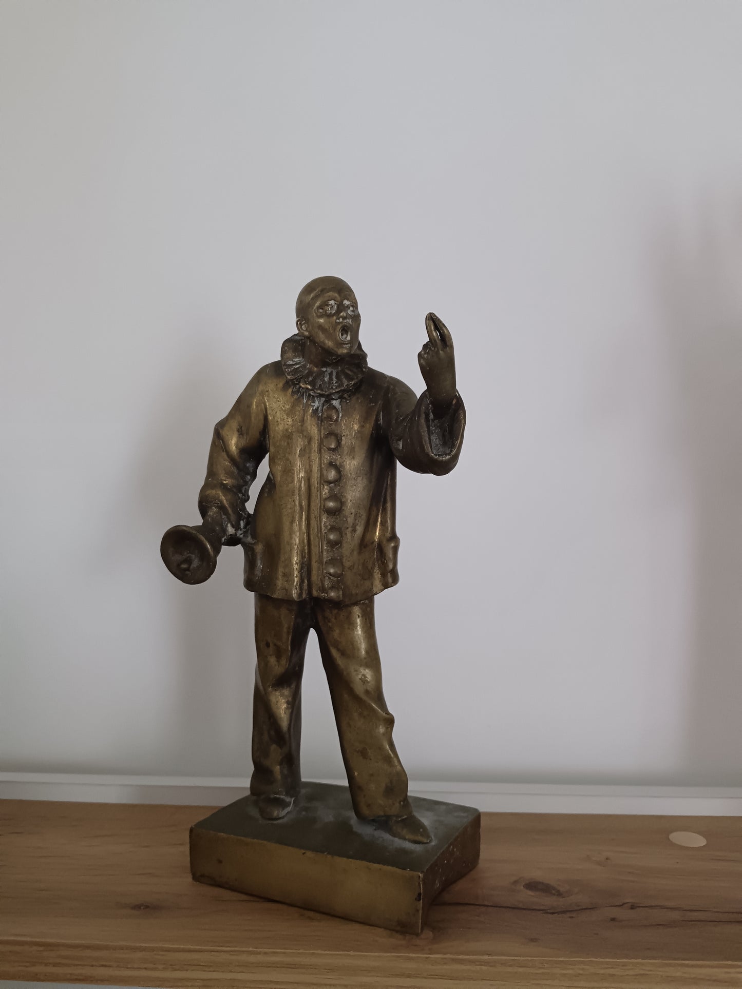 Scultura in bronzo Pierrot  clown attribuibile a Francesco de Matteis .