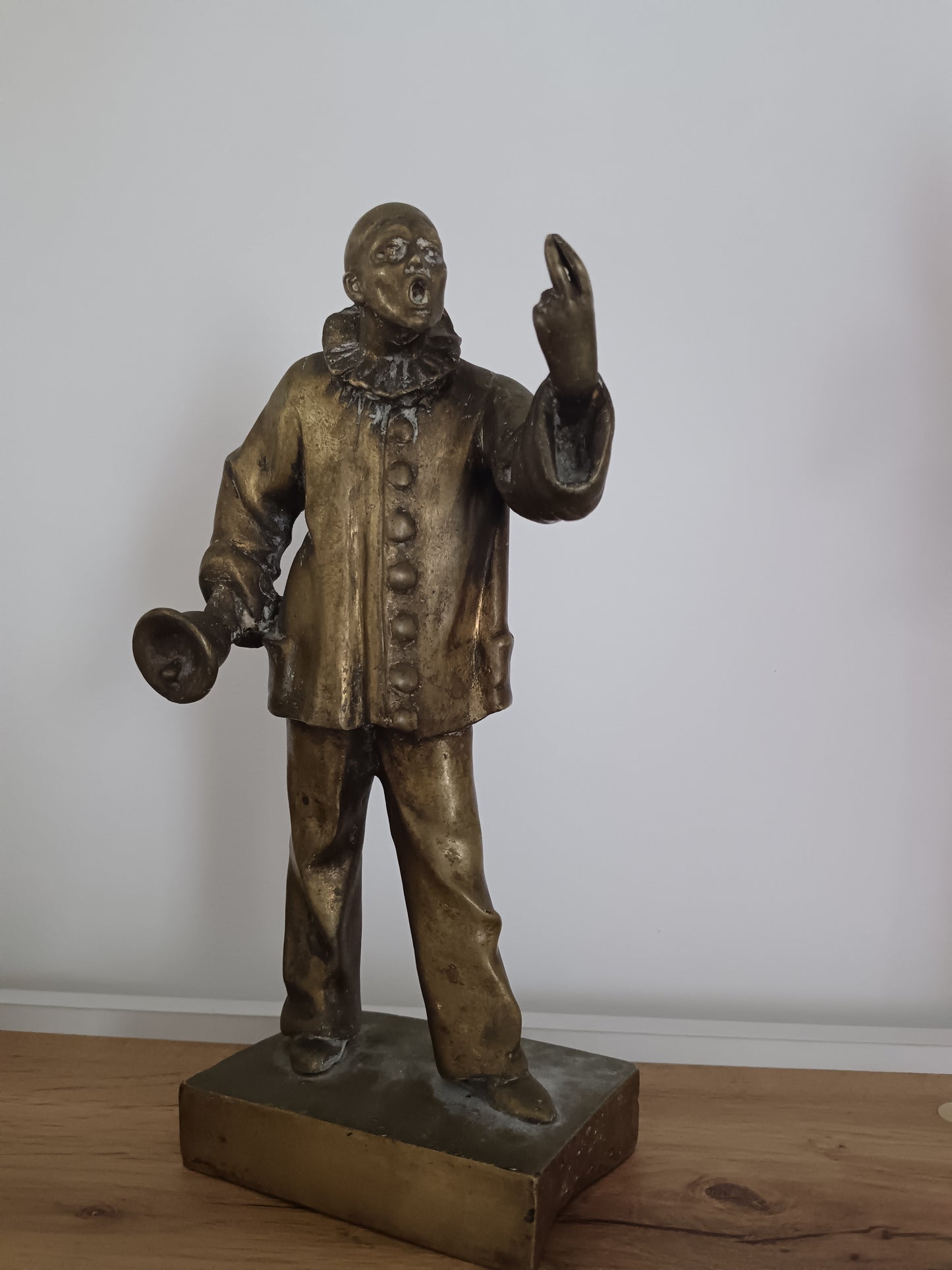 Scultura in bronzo Pierrot  clown attribuibile a Francesco de Matteis .