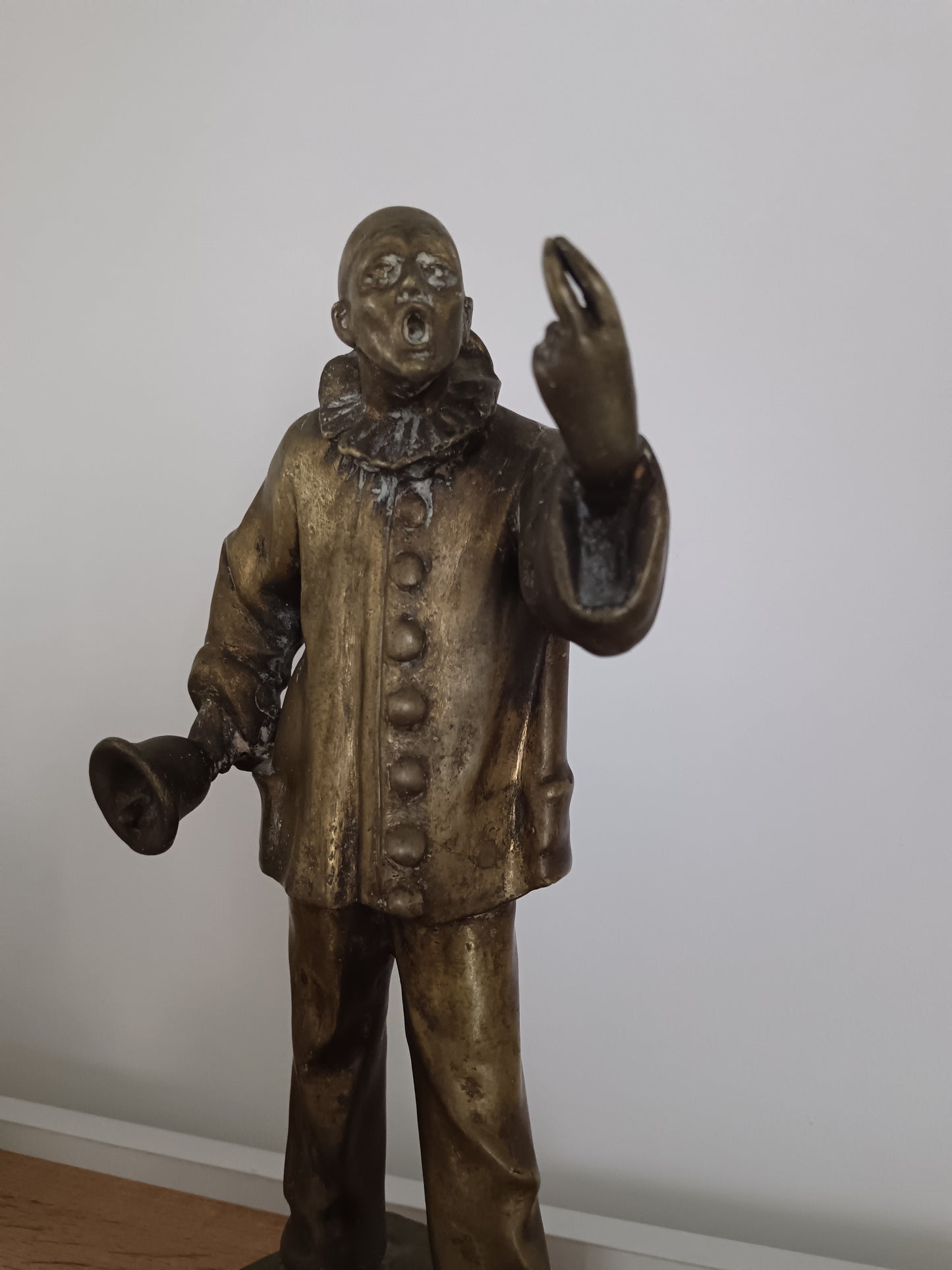 Scultura in bronzo Pierrot  clown attribuibile a Francesco de Matteis .