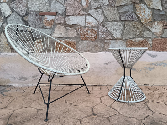 Set vintage composto da poltrona stile Acapulco con tavolino coordinato.