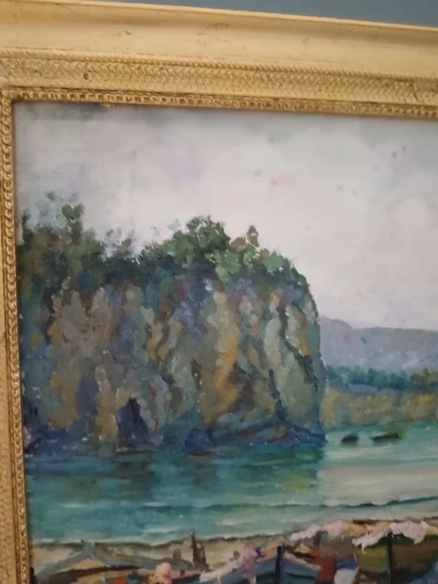 Mario Fumia (1931-2013) – Marina con barche e scogliera, olio su cartoncino