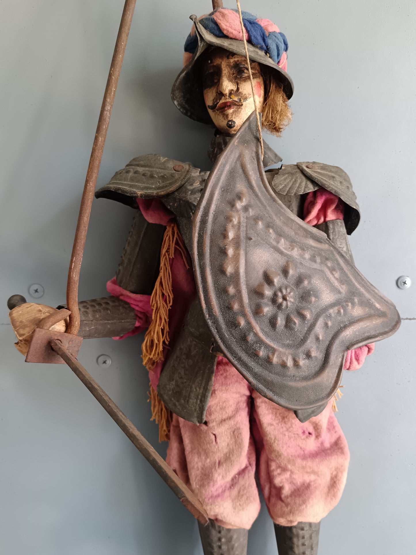Antico Pupo Siciliano Marionetta Teatro dei Pupi Armatura in Metallo Dipinta a Mano H 70 cm