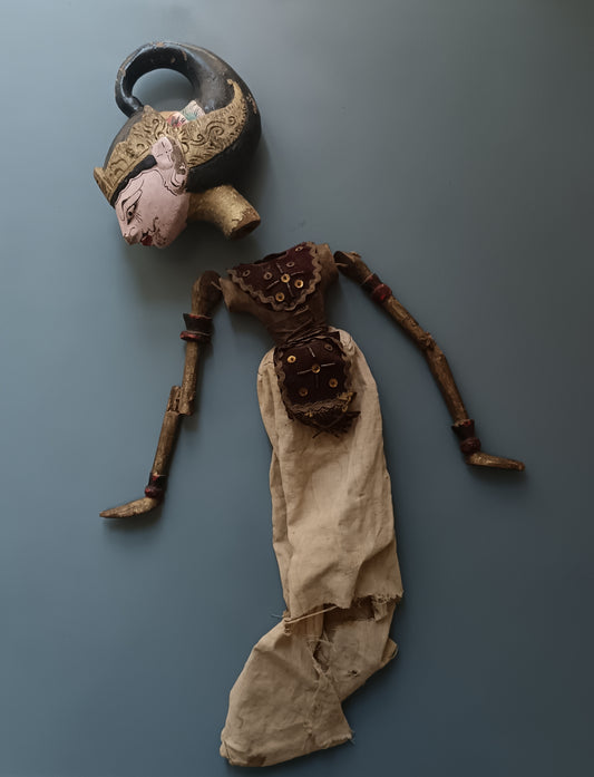 Antica Marionetta Wayang Golek Indonesiana in Legno Dipinto – Teatro Giavanese XX Sec.
