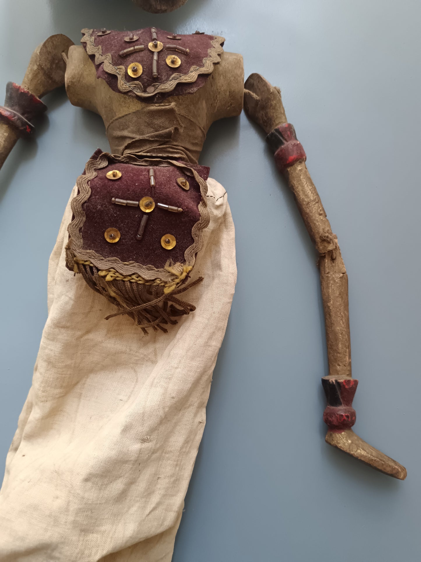 Antica Marionetta Wayang Golek Indonesiana in Legno Dipinto – Teatro Giavanese XX Sec.