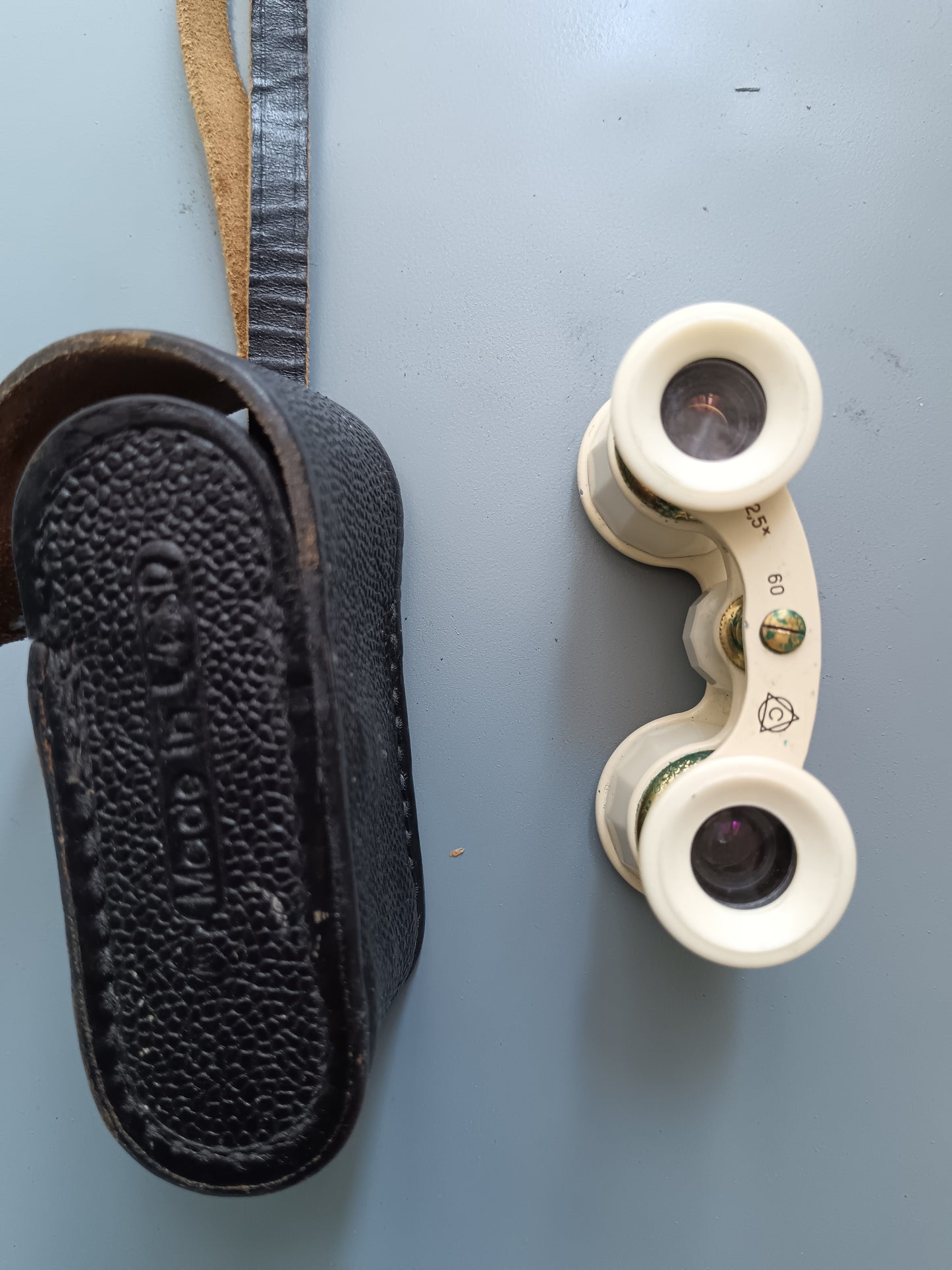 Binocolo da Teatro Vintage JEMULLES 2.5x60 Avorio & Ottone con Custodia Originale – Opera Glasses Anni ’50