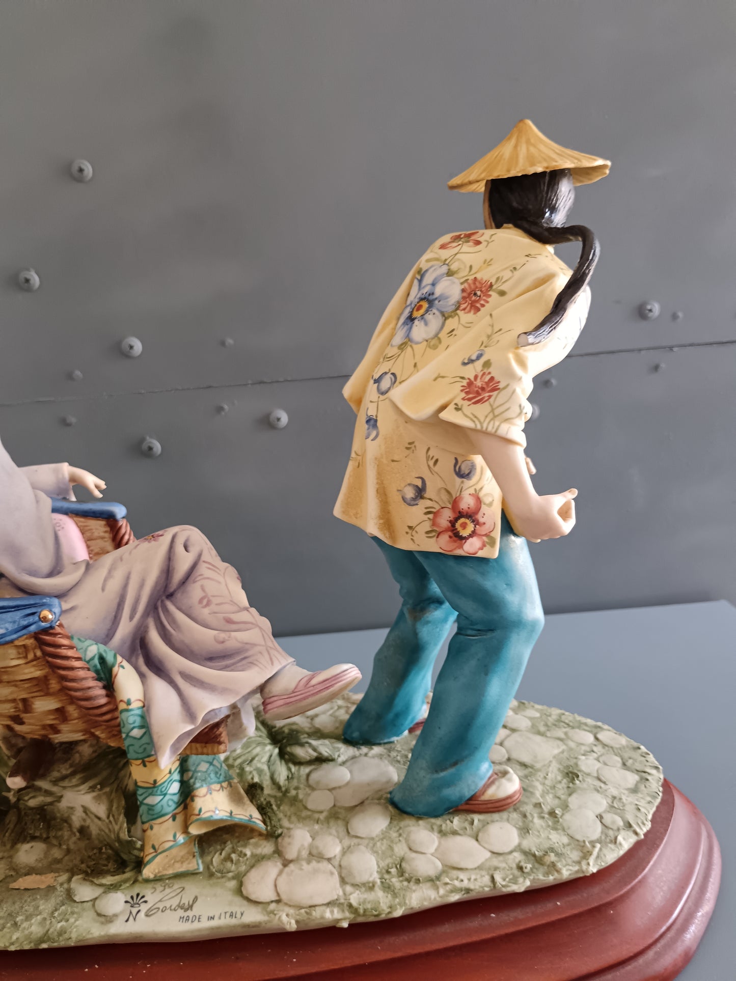 Grande Gruppo Capodimonte Germano Cortese Porcellana Policroma Orientale