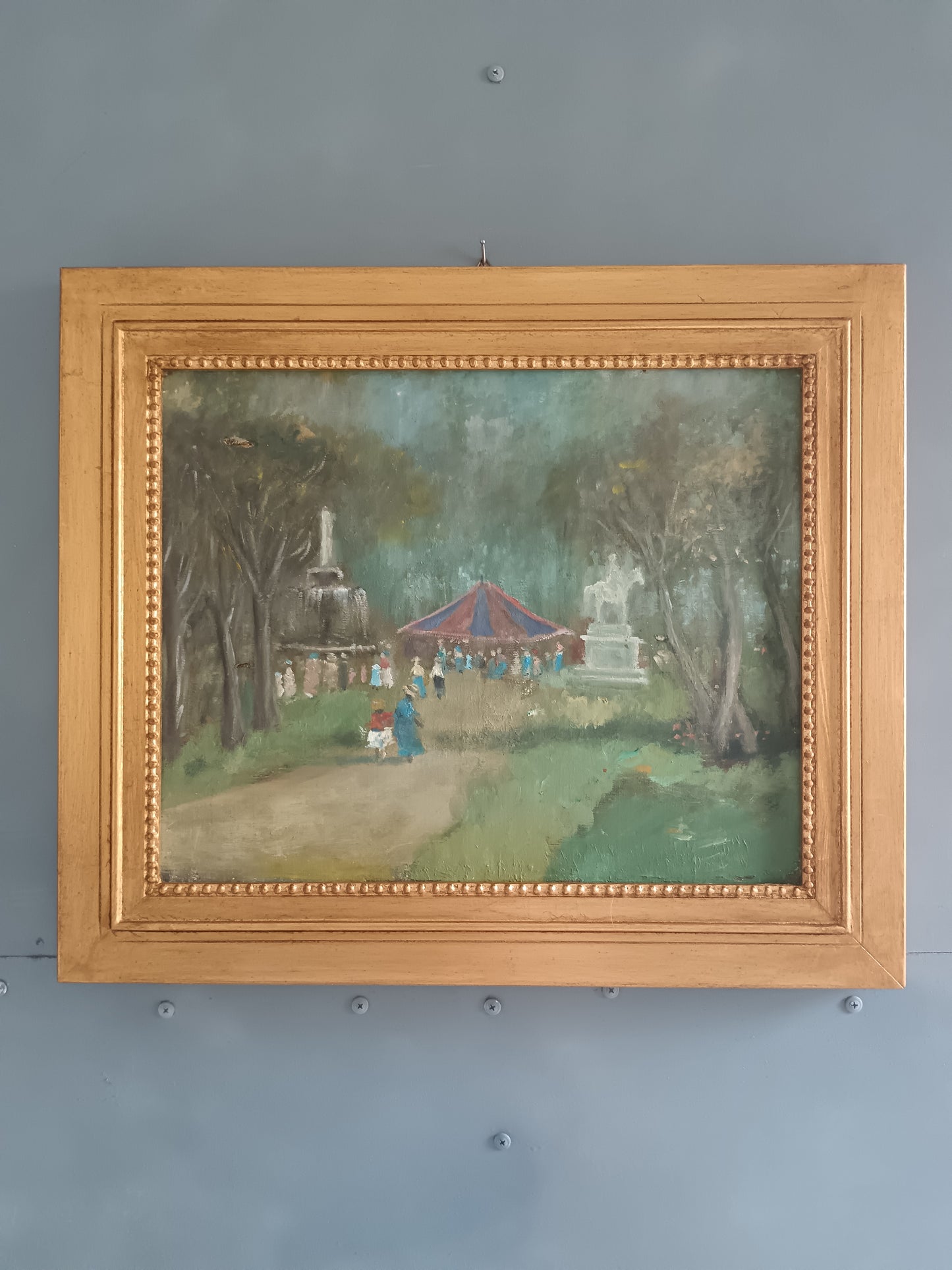 Dipinto Olio Su tela "Scena Nel Parco Con Padiglione e Figure" prima metà del XX Secolo Cornice in legno
