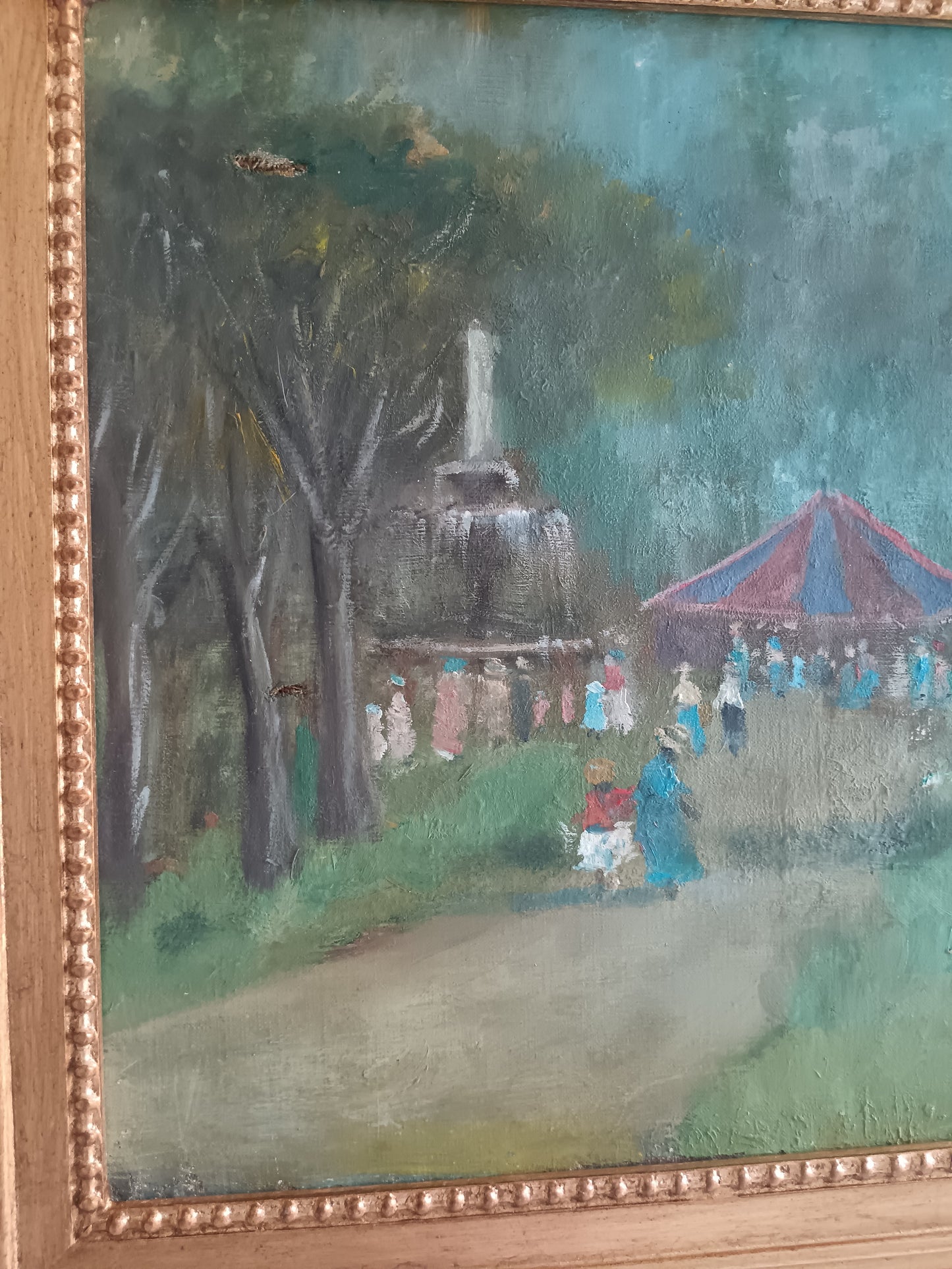 Dipinto Olio Su tela "Scena Nel Parco Con Padiglione e Figure" prima metà del XX Secolo Cornice in legno