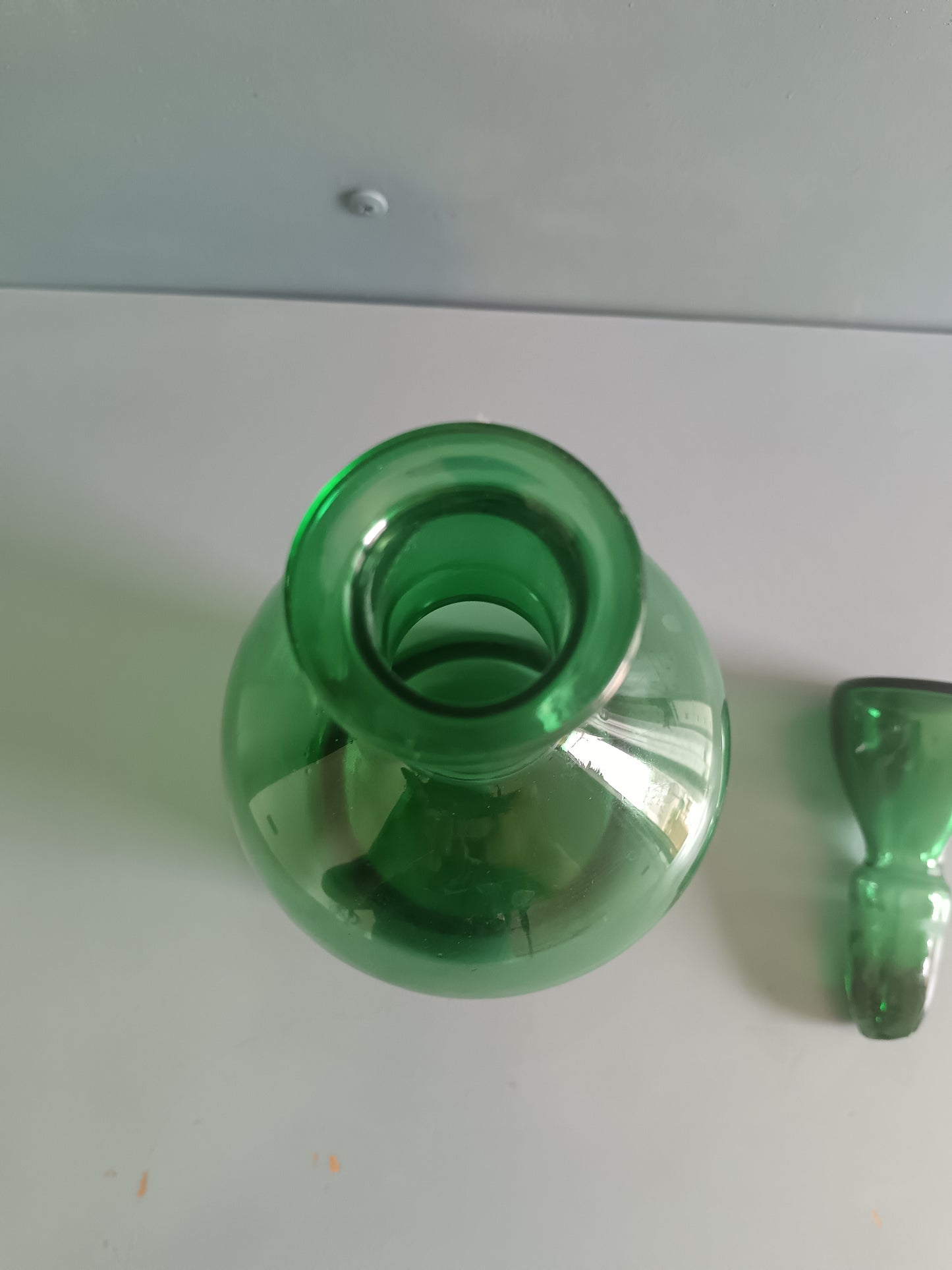 Bottiglia Decanter Empoli Anni '50 Vetro Soffiato Verde Smeraldo con Tappo Originale Vintage