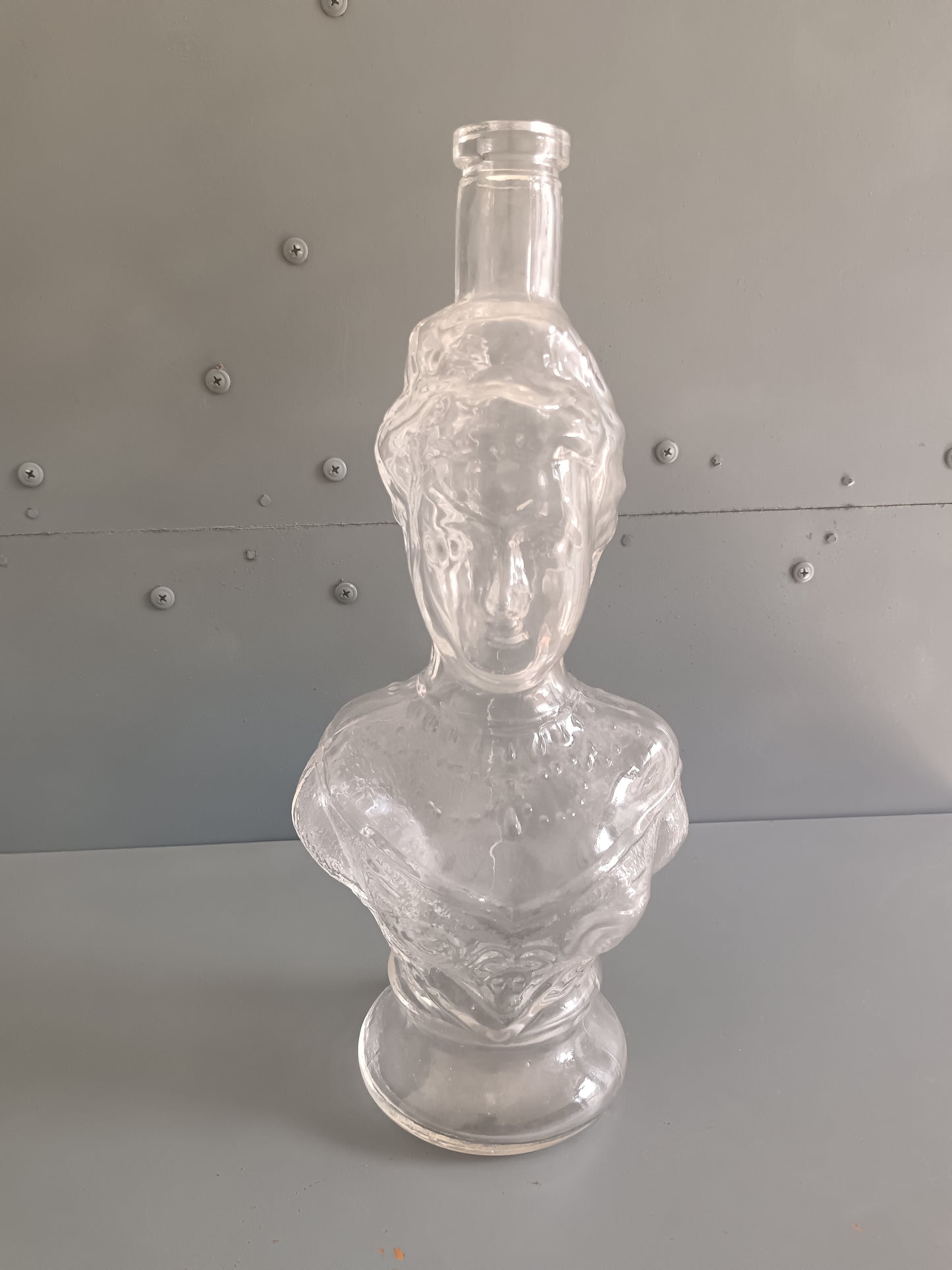 Rara Bottiglia Figurata Regina Elena di Savoia Vetro Pressato 32 cm Decanter Vintage