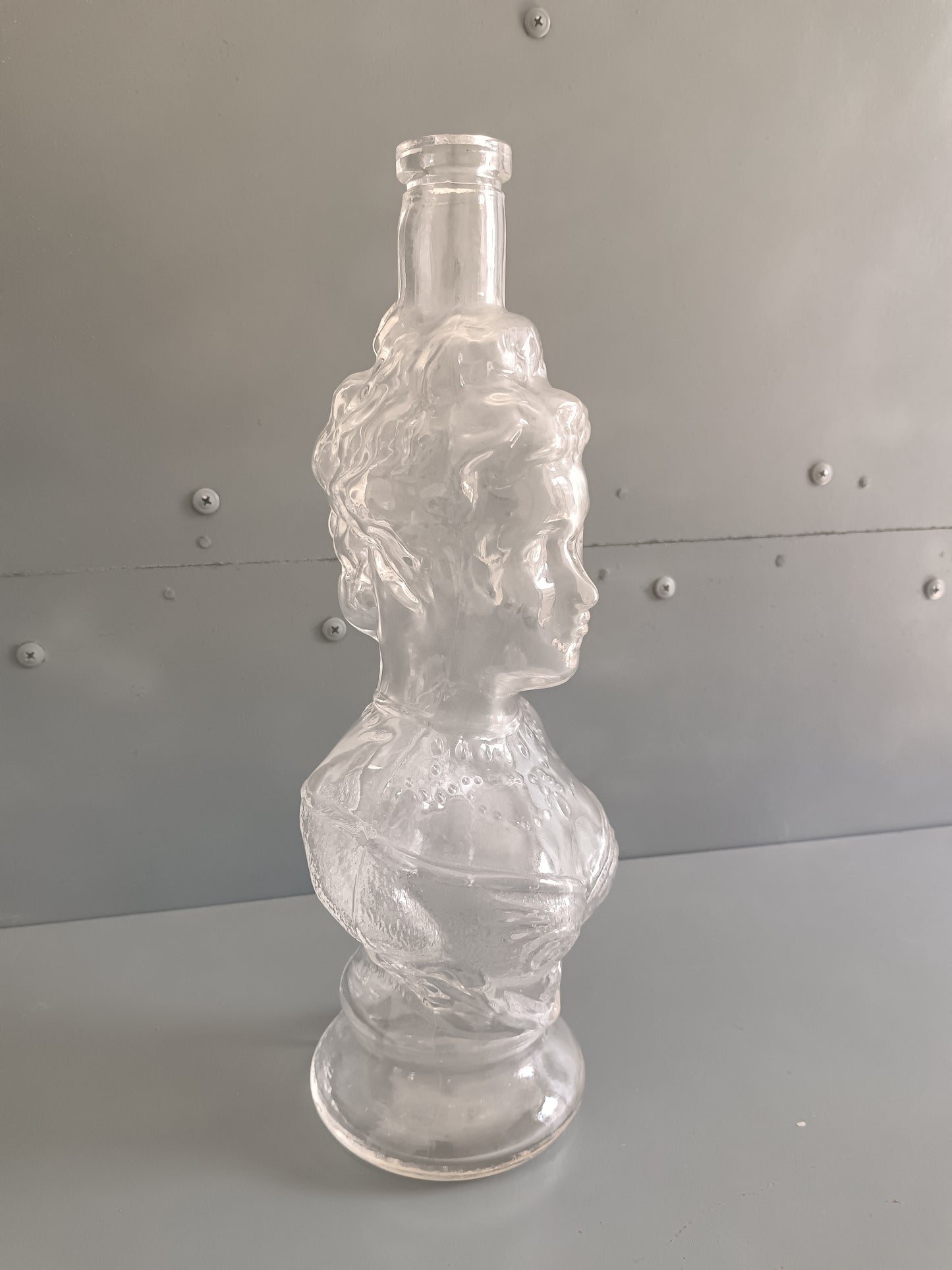 Rara Bottiglia Figurata Regina Elena di Savoia Vetro Pressato 32 cm Decanter Vintage