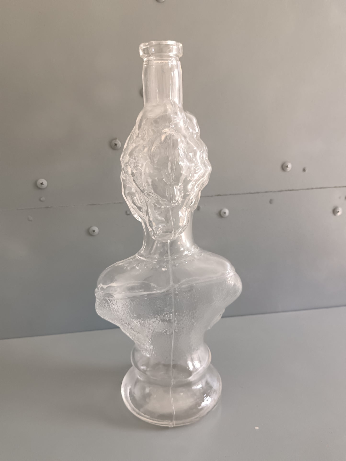 Rara Bottiglia Figurata Regina Elena di Savoia Vetro Pressato 32 cm Decanter Vintage