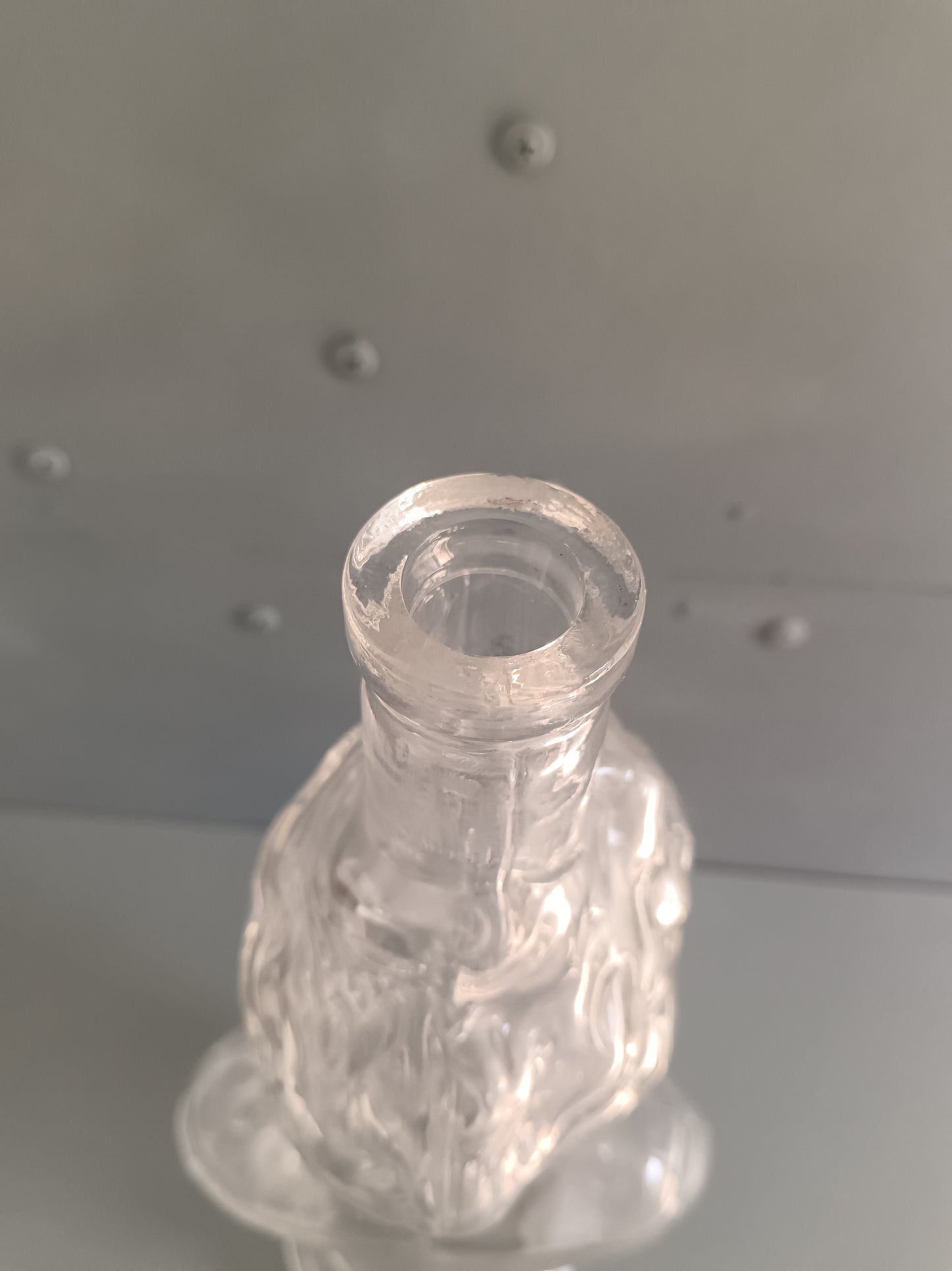 Rara Bottiglia Figurata Regina Elena di Savoia Vetro Pressato 32 cm Decanter Vintage