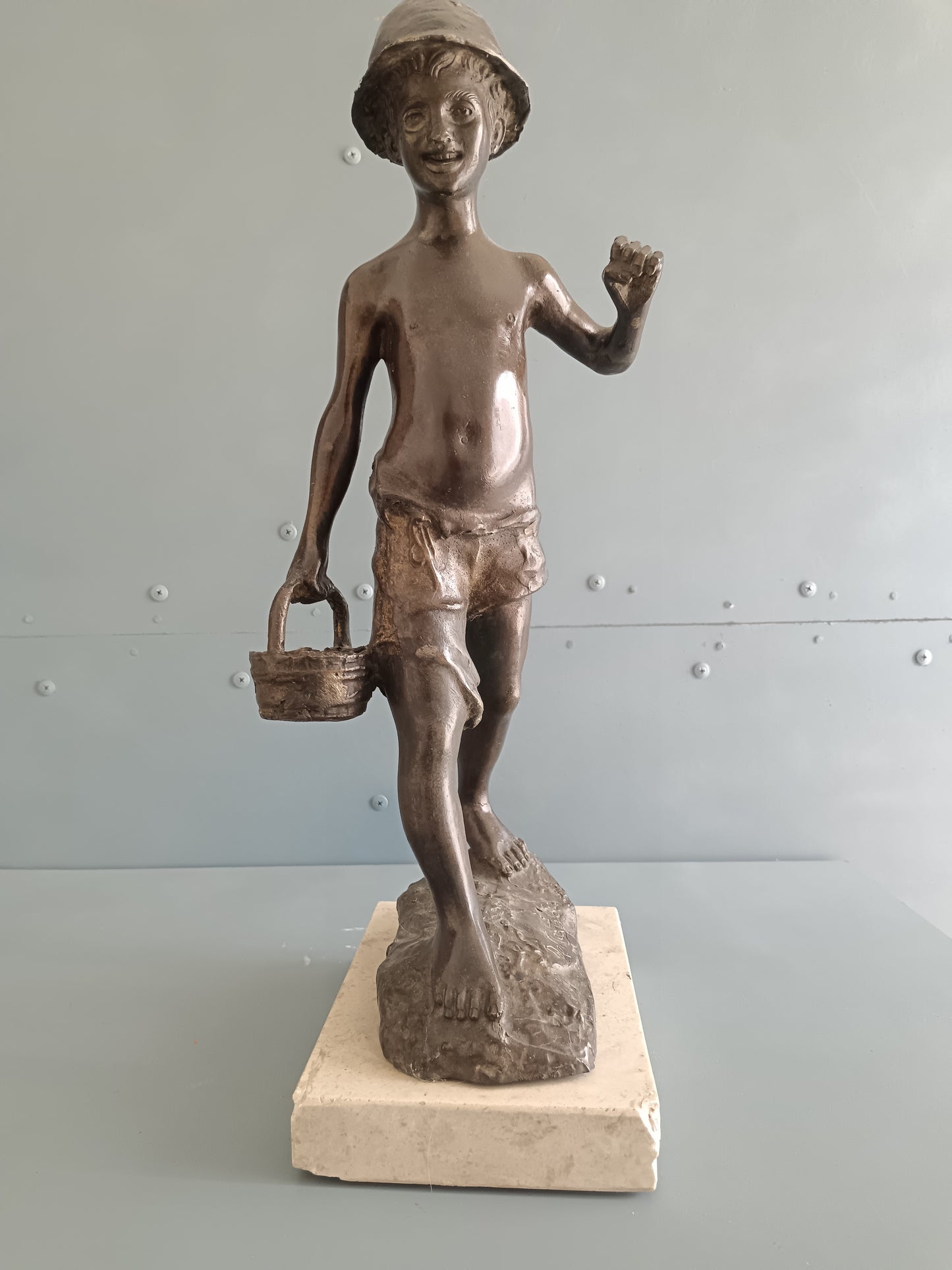 Giovanni De Martino ( 1870-1935) Scugnizzo Pescatore in Bronzo 43 cm