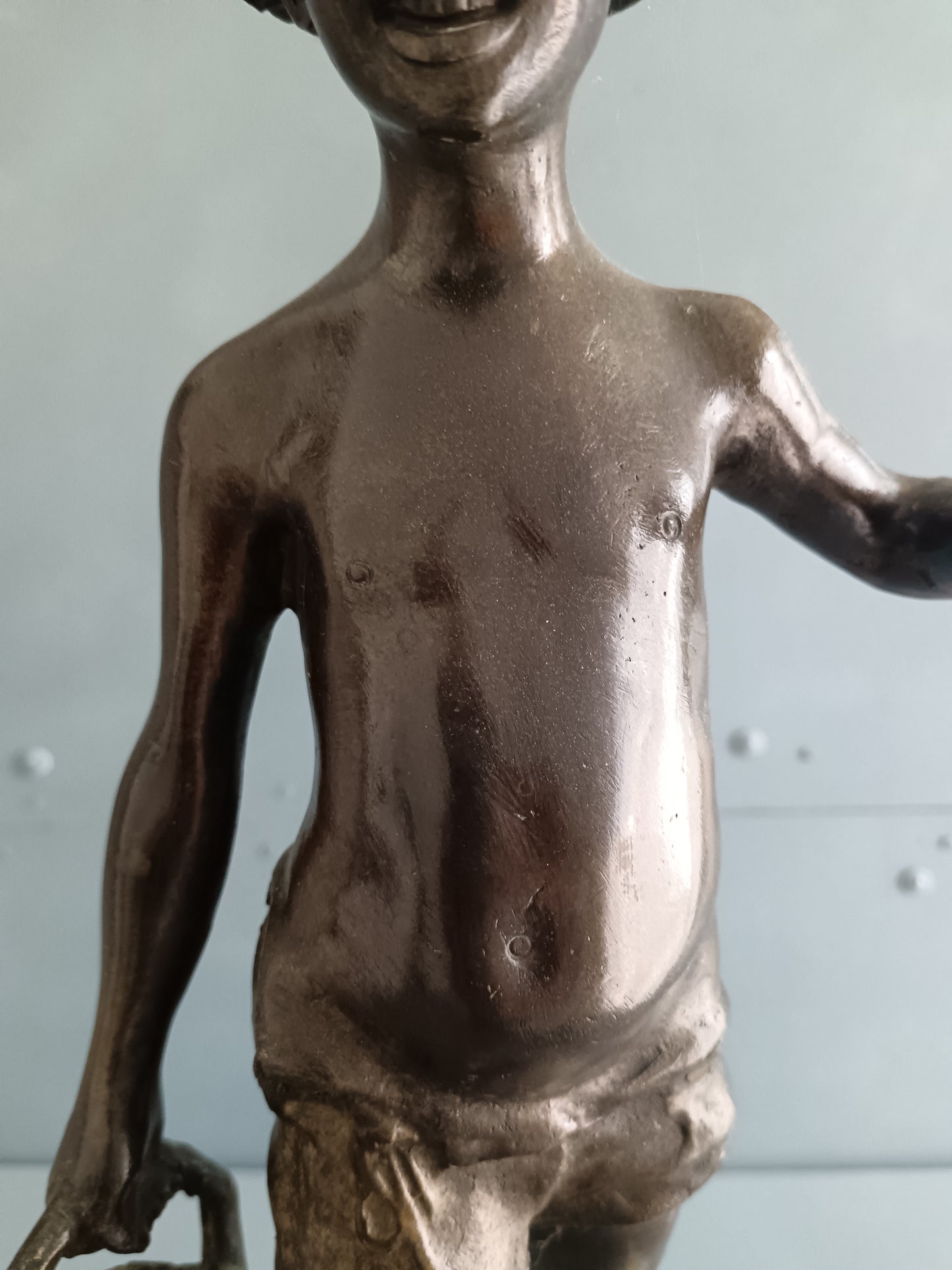 Giovanni De Martino ( 1870-1935) Scugnizzo Pescatore in Bronzo 43 cm