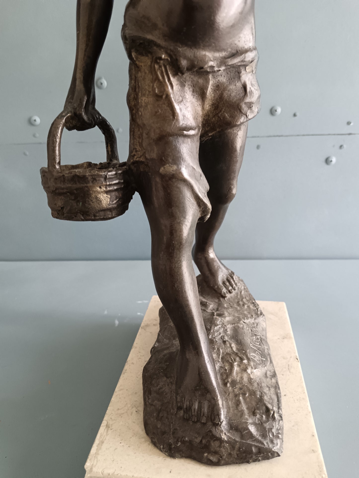 Giovanni De Martino ( 1870-1935) Scugnizzo Pescatore in Bronzo 43 cm