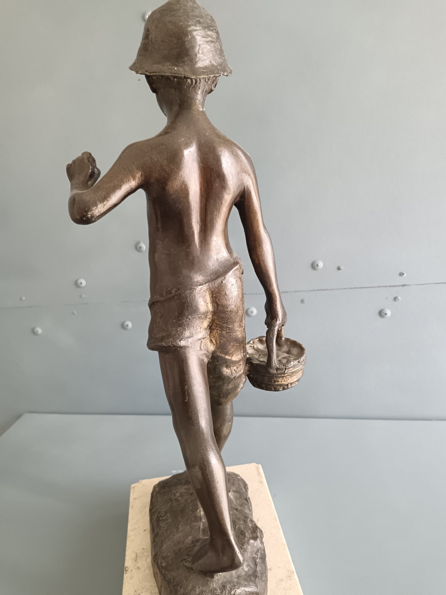 Giovanni De Martino ( 1870-1935) Scugnizzo Pescatore in Bronzo 43 cm