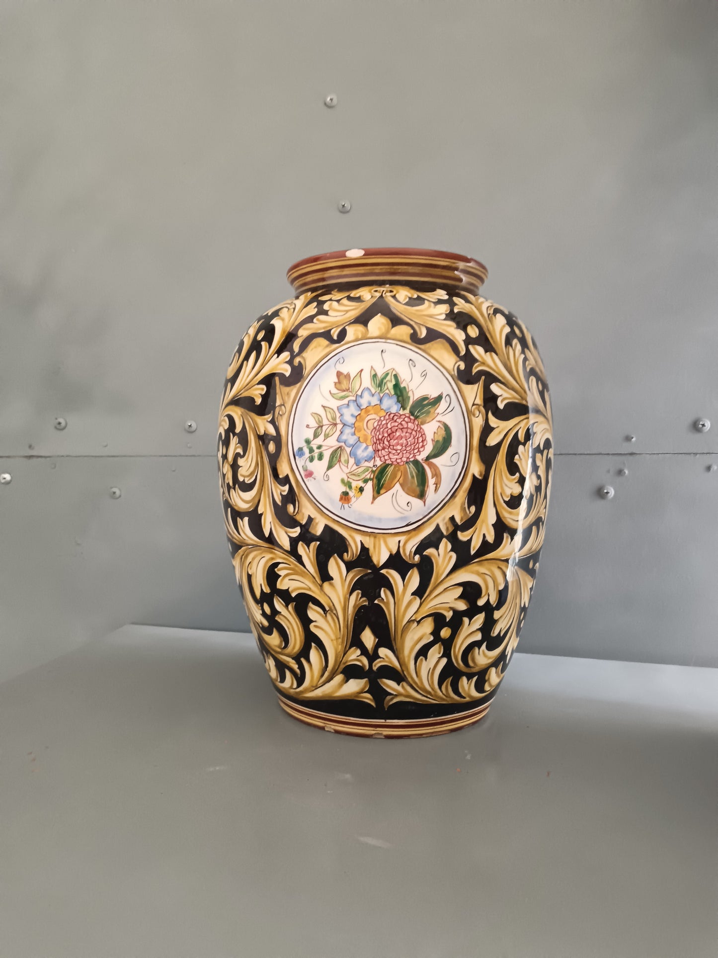 MAR.MACA. San Marino Vaso Maiolica Anni ’40-’60 Decorato a Mano Fondo Nero