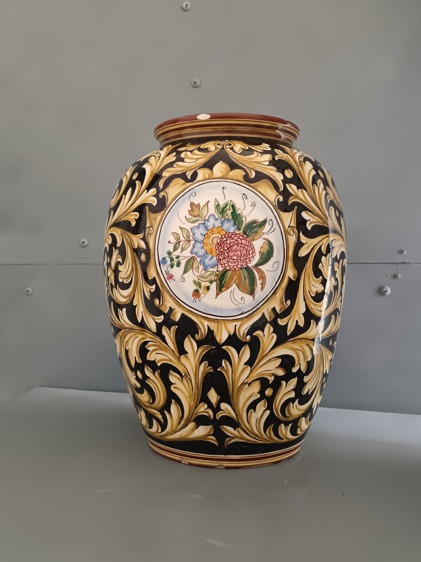 MAR.MACA. San Marino Vaso Maiolica Anni ’40-’60 Decorato a Mano Fondo Nero