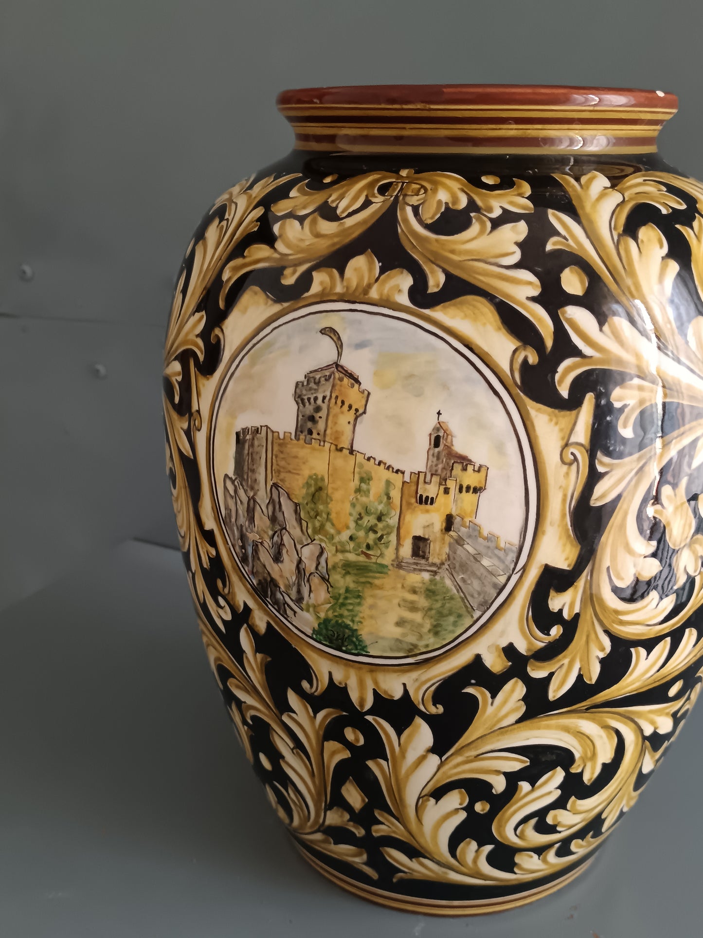 MAR.MACA. San Marino Vaso Maiolica Anni ’40-’60 Decorato a Mano Fondo Nero