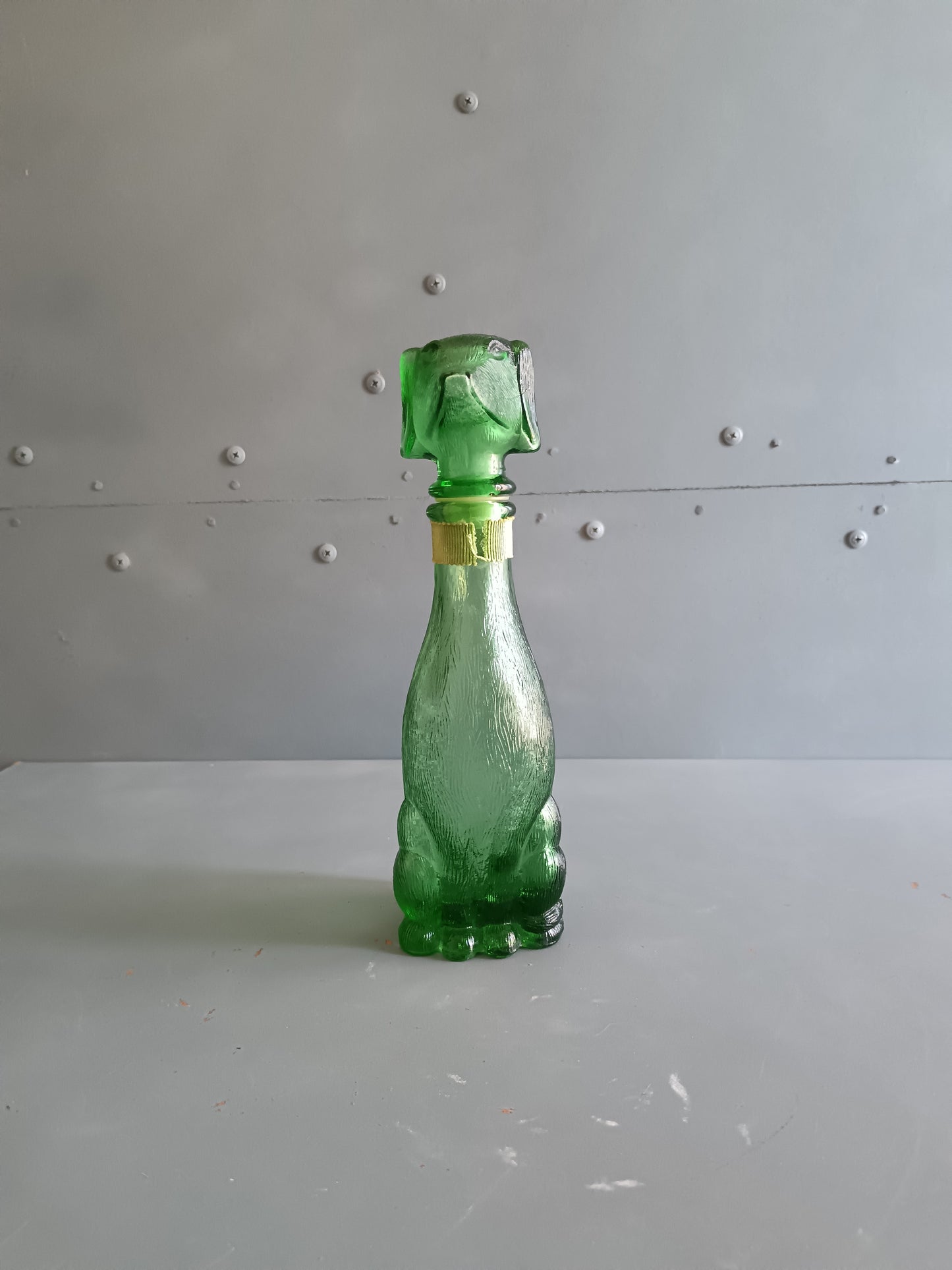 Bottiglia Cane in Vetro Verde Empoli Anni '60 Vintage Italiana Decanter Liquore 22 cm