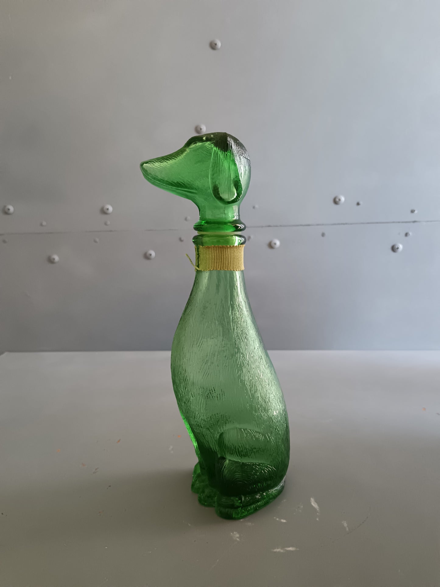 Bottiglia Cane in Vetro Verde Empoli Anni '60 Vintage Italiana Decanter Liquore 22 cm