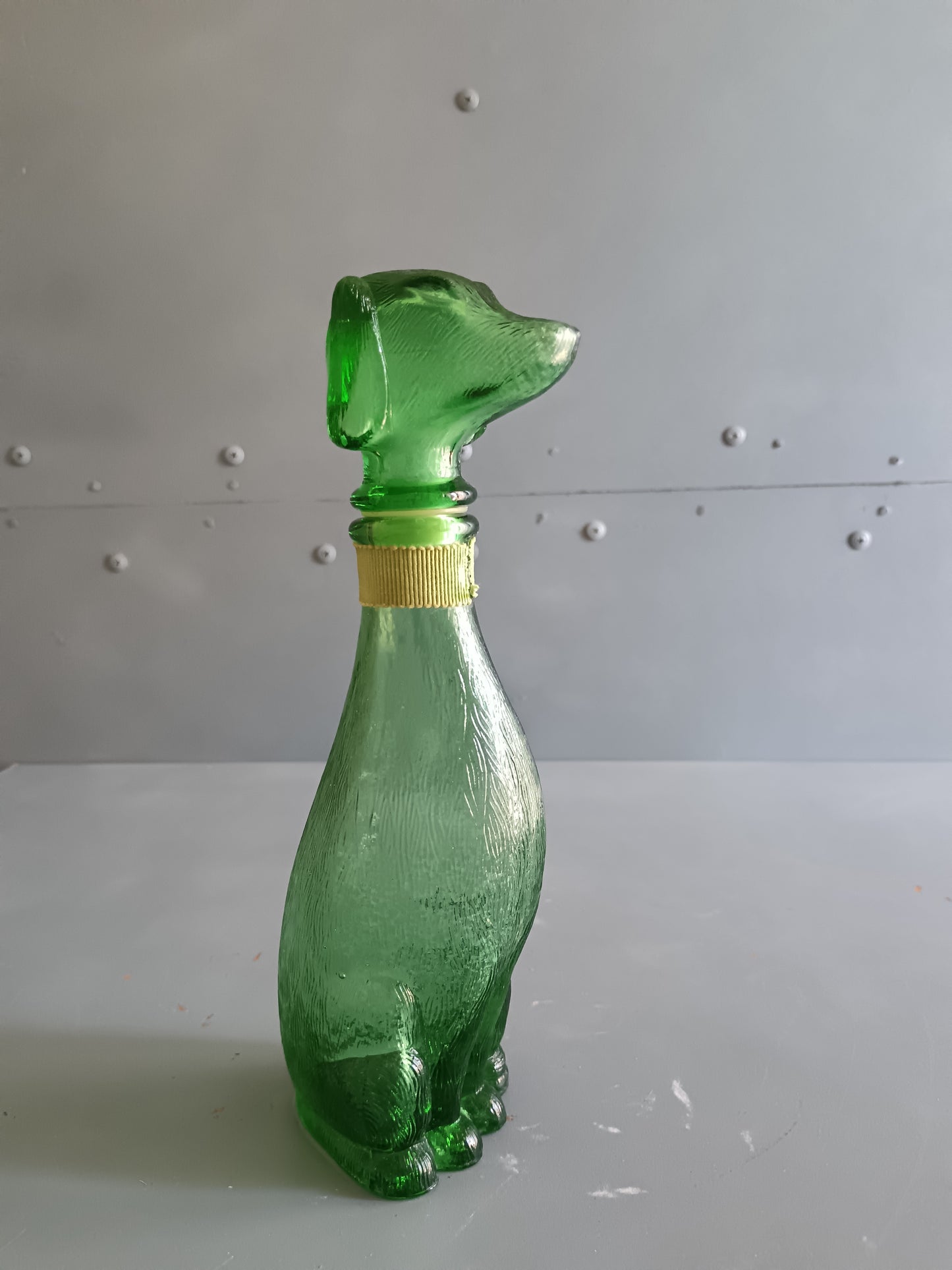 Bottiglia Cane in Vetro Verde Empoli Anni '60 Vintage Italiana Decanter Liquore 22 cm