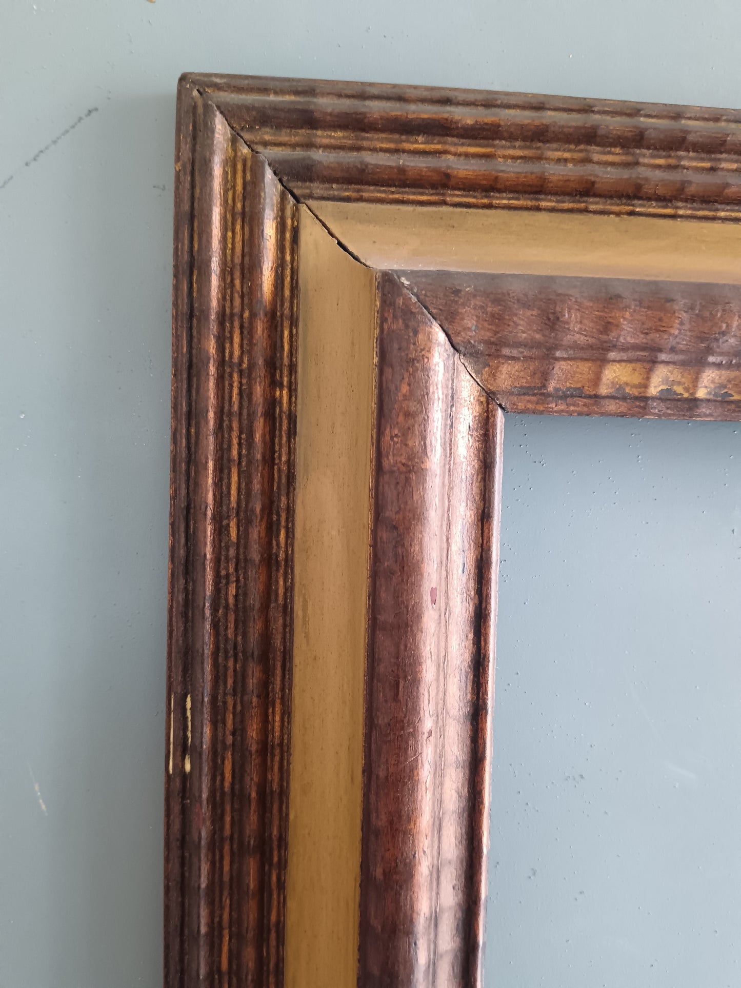 ANTICA CORNICE ITALIANA GUILL0CHÉ IN LEGNO E DORATA – FINE ‘800 PRIMI ‘900