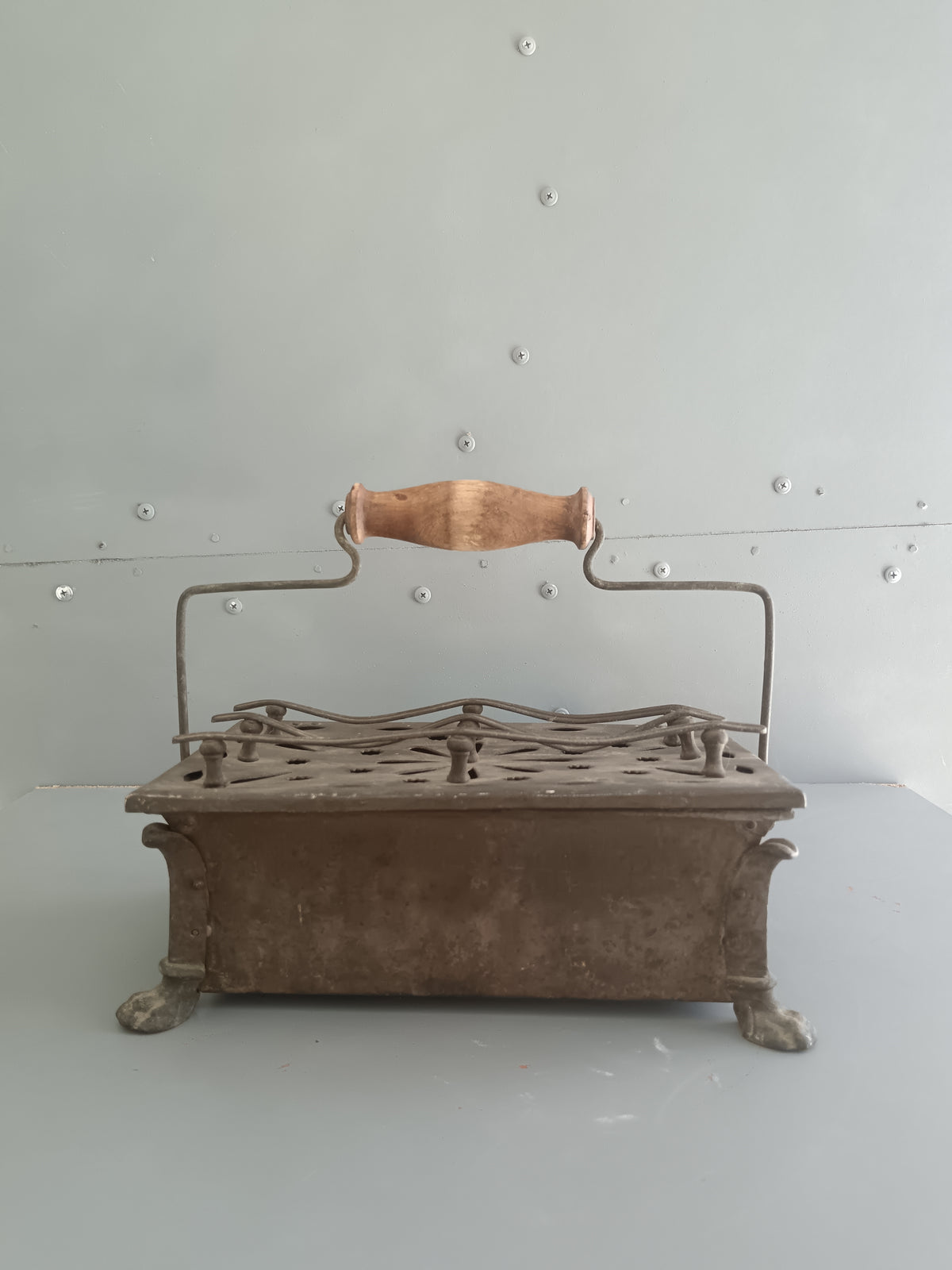 ANTICO SCALDAPIEDI A BRACI – SCALDINO PORTATILE XIX SEC. – MANICO IN LEGNO