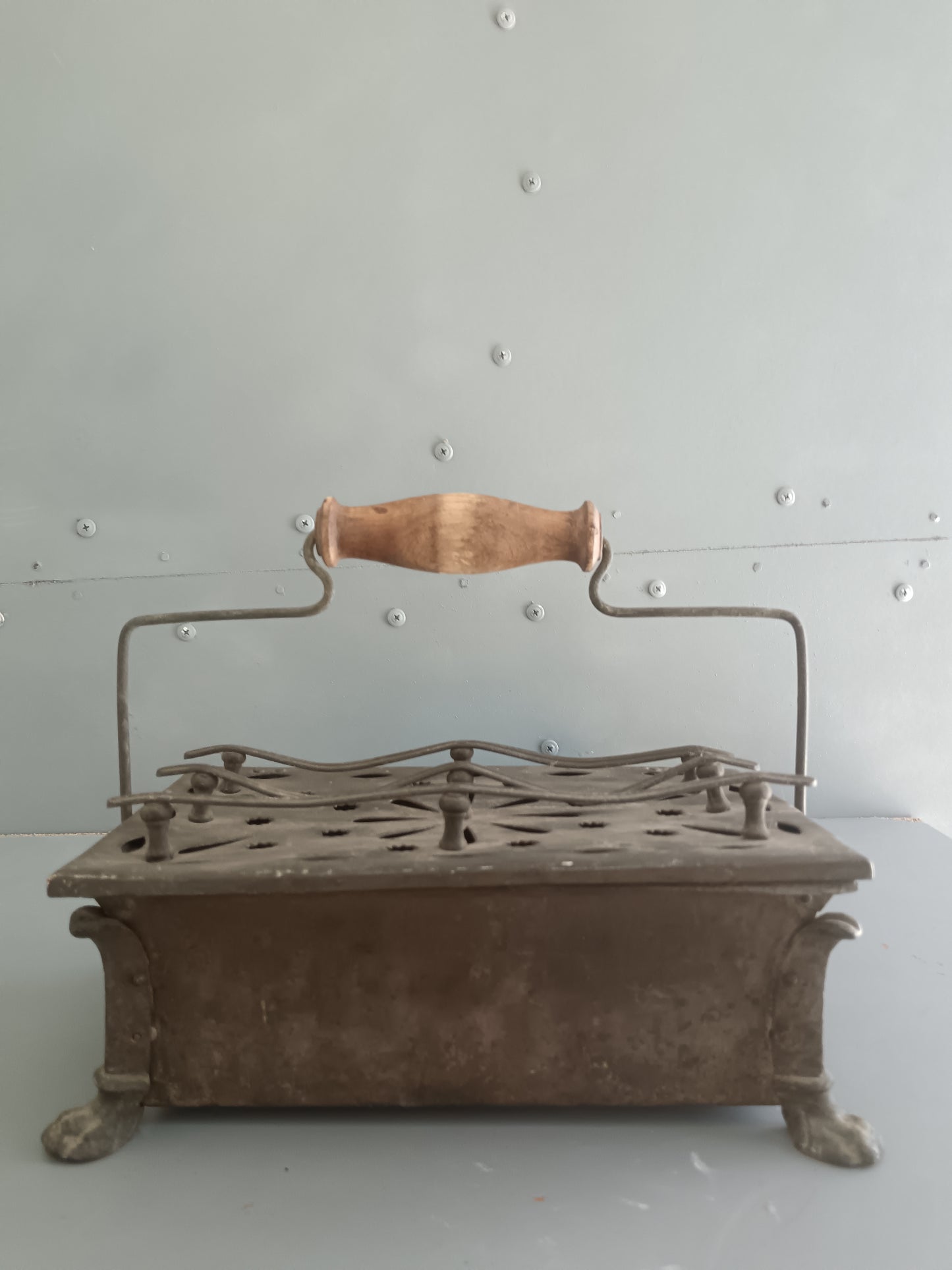 ANTICO SCALDAPIEDI A BRACI – SCALDINO PORTATILE XIX SEC. – MANICO IN LEGNO