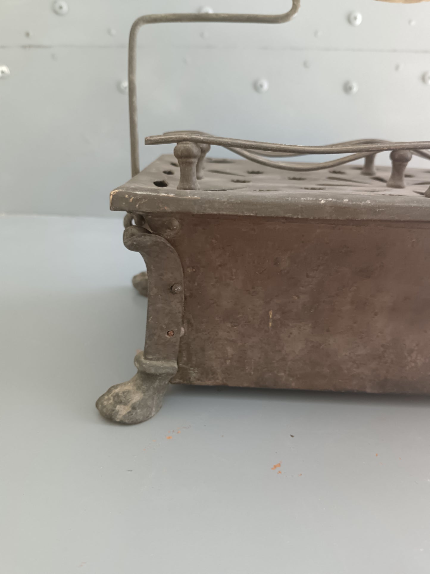 ANTICO SCALDAPIEDI A BRACI – SCALDINO PORTATILE XIX SEC. – MANICO IN LEGNO