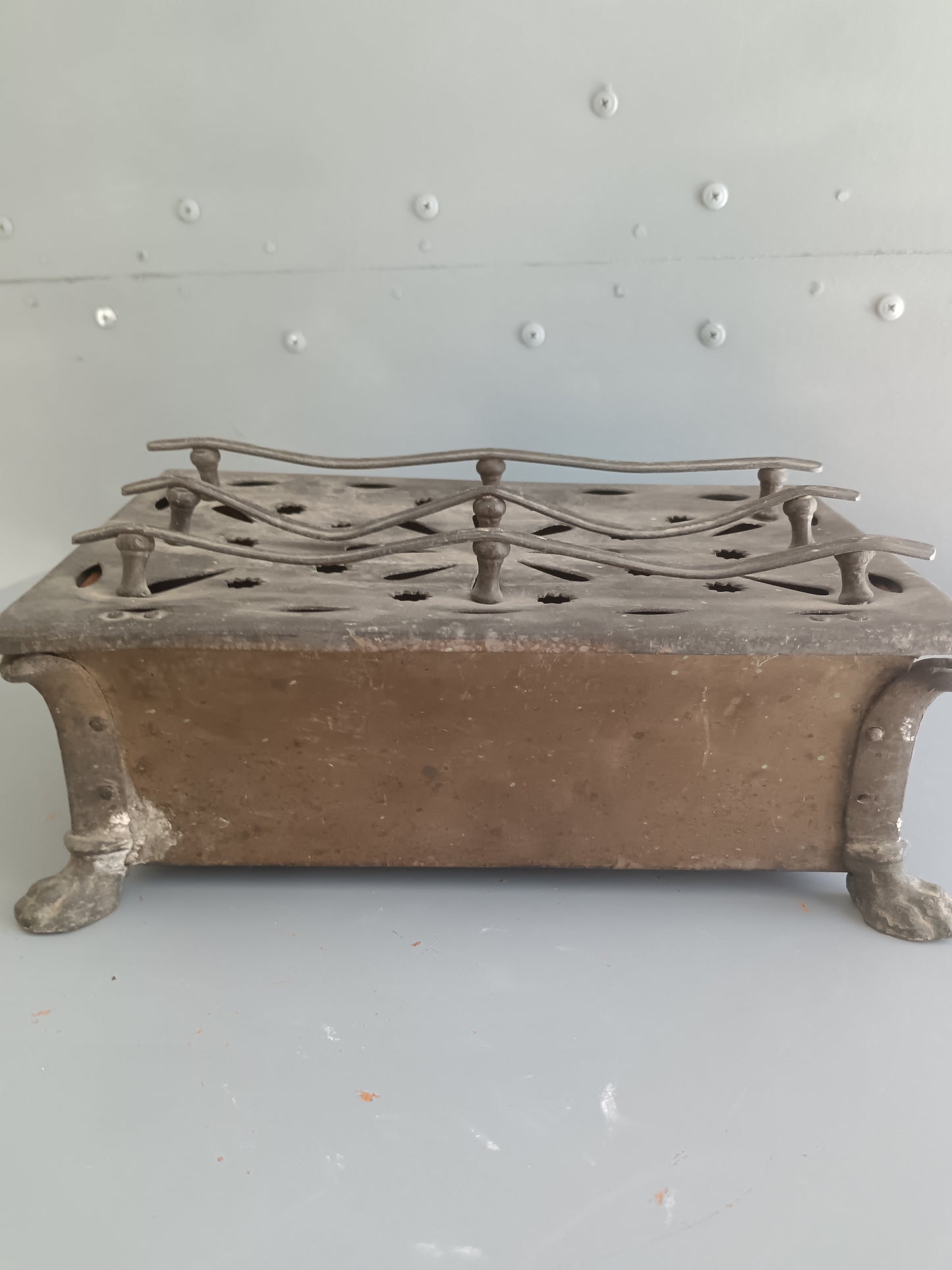 ANTICO SCALDAPIEDI A BRACI – SCALDINO PORTATILE XIX SEC. – MANICO IN LEGNO