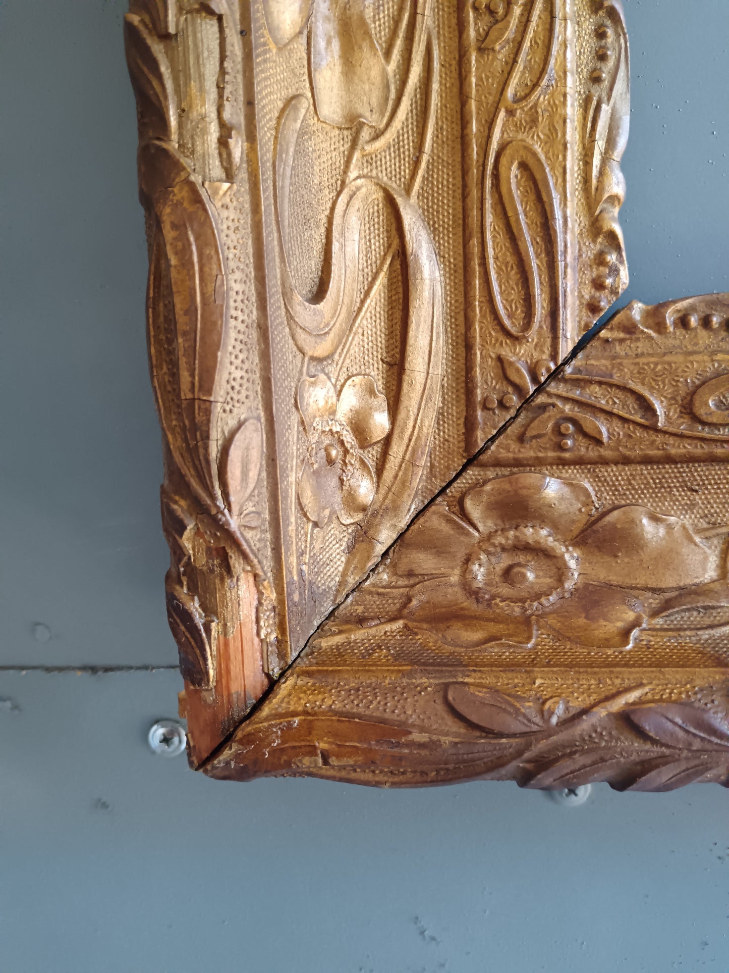 Antica Cornice in Pastiglia Dorata Liberty Art Nouveau Legno Decorata