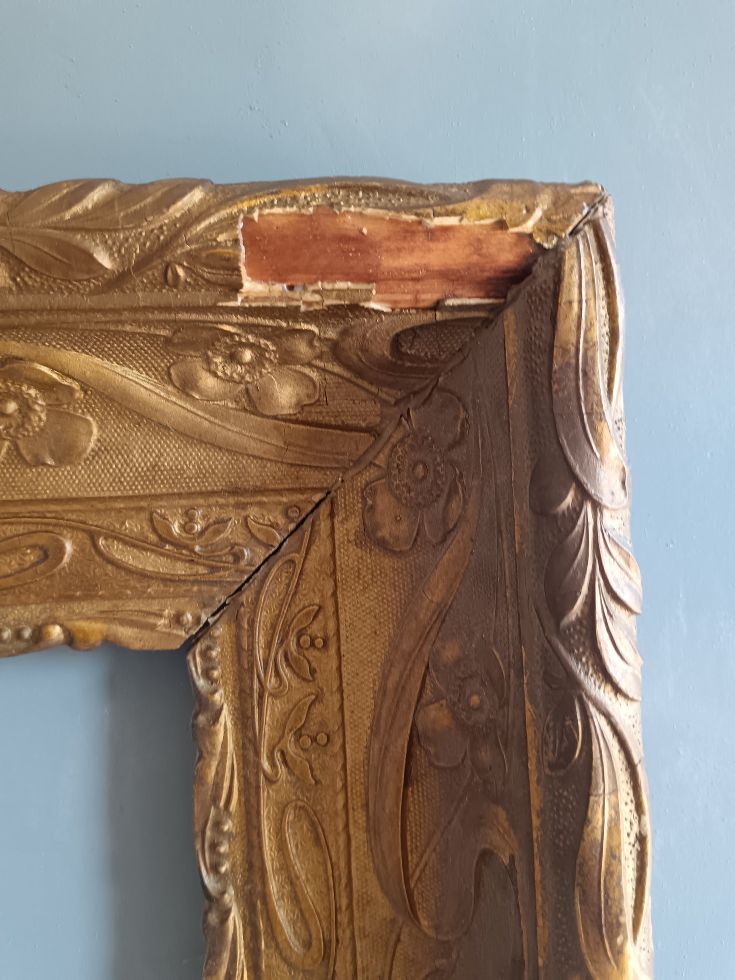Antica Cornice in Pastiglia Dorata Liberty Art Nouveau Legno Decorata