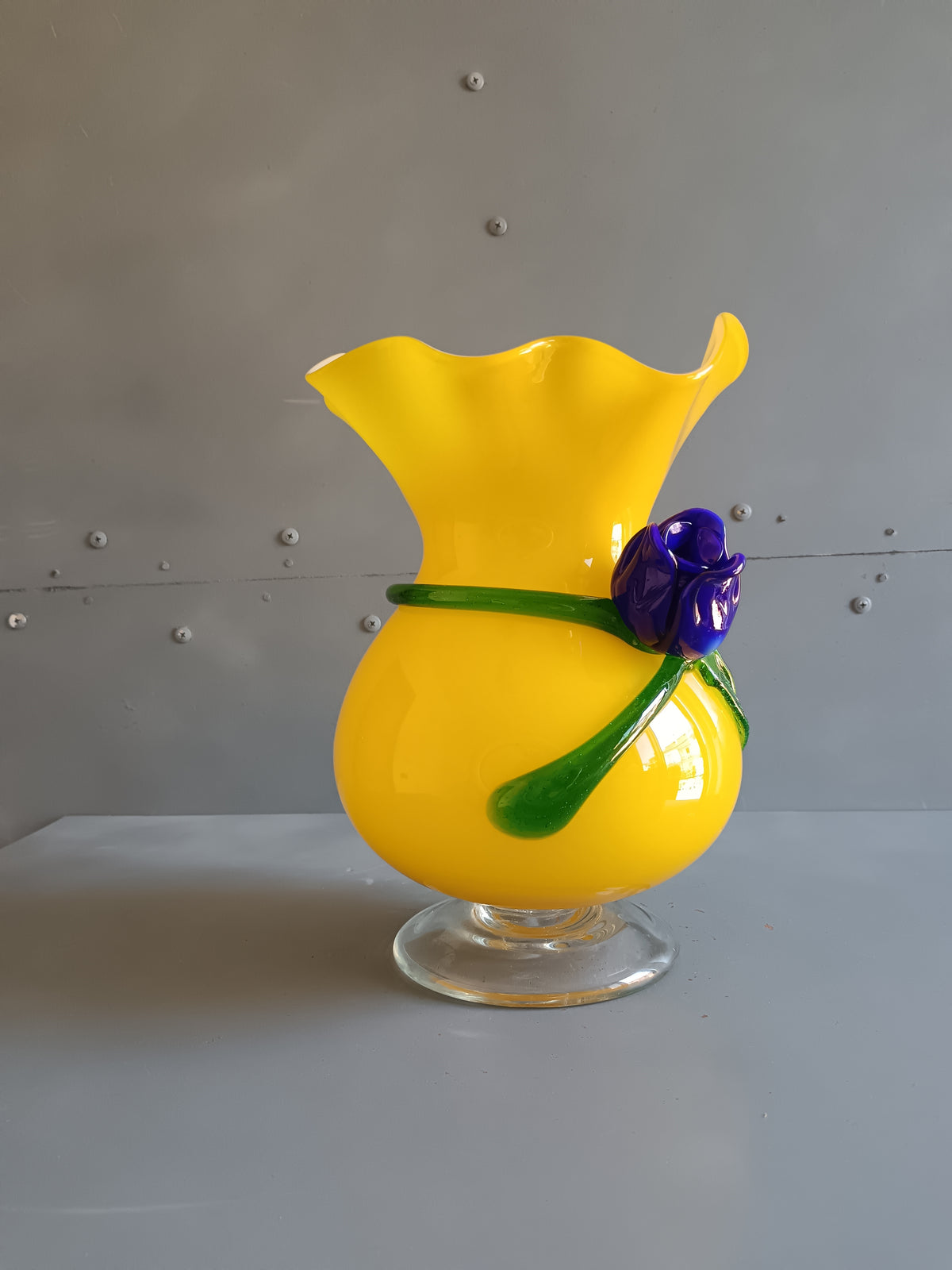 VASO MURANO VETRO SOFFIATO INCAMICIATO GIALLO FIORE BLU VERDE 35 CM VINTAGE