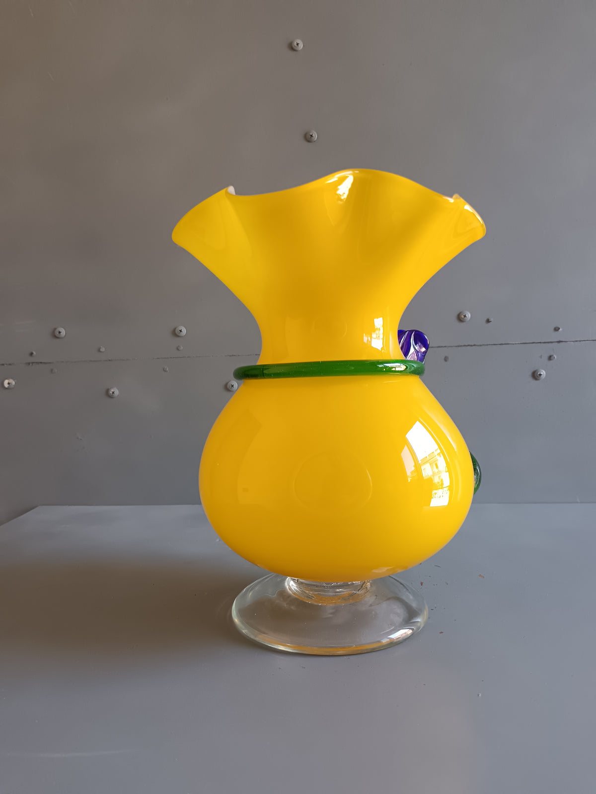 VASO MURANO VETRO SOFFIATO INCAMICIATO GIALLO FIORE BLU VERDE 35 CM VINTAGE