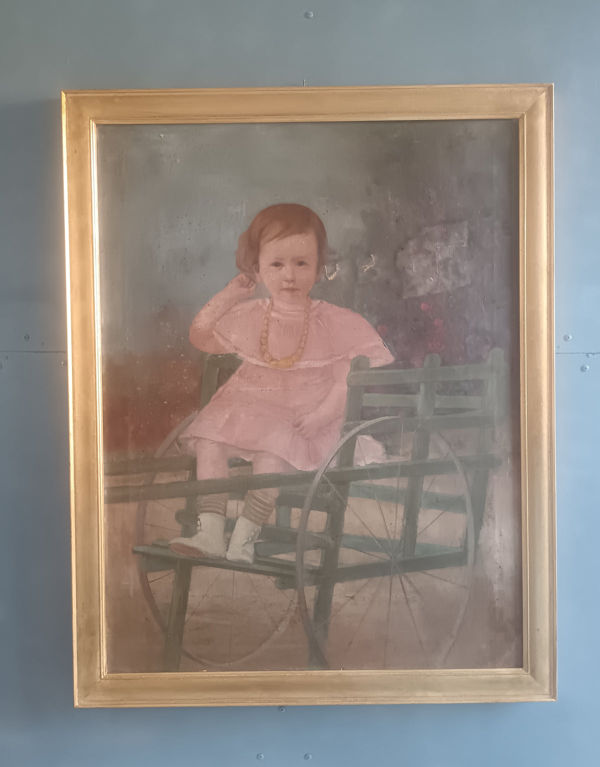 Antico Ritratto di Bambina con Abito Rosa e Giocattolo – Olio su Tela – 72x94 cm