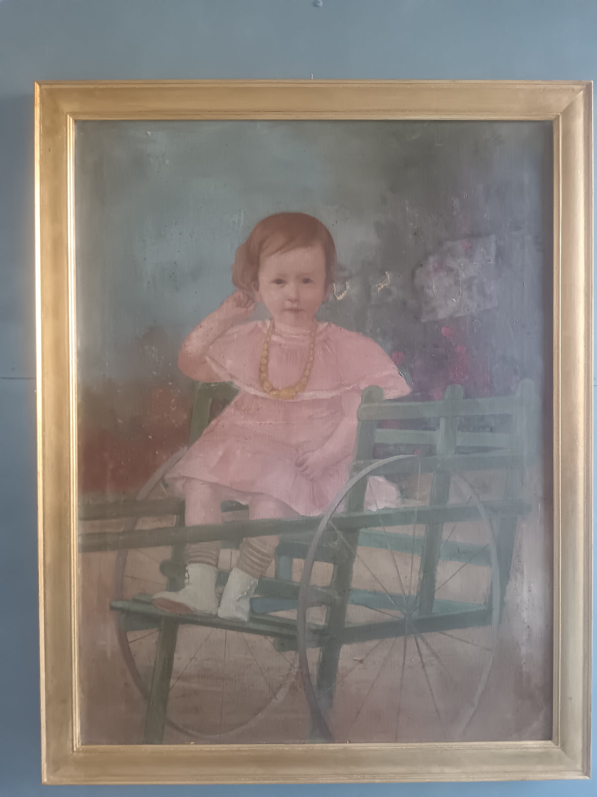 Antico Ritratto di Bambina con Abito Rosa e Giocattolo – Olio su Tela – 72x94 cm