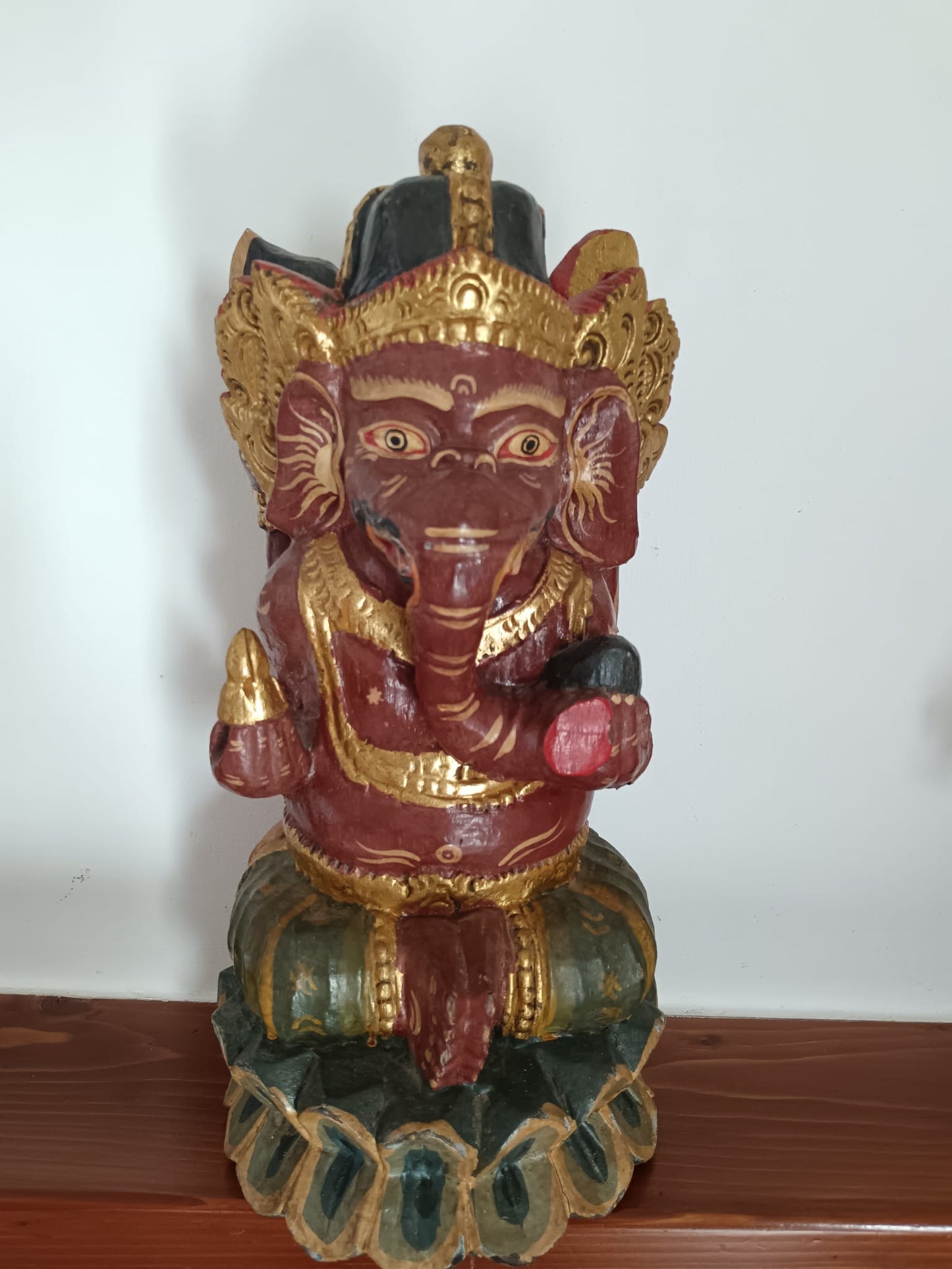 Scultura in legno dipinto dio indù Ganesha