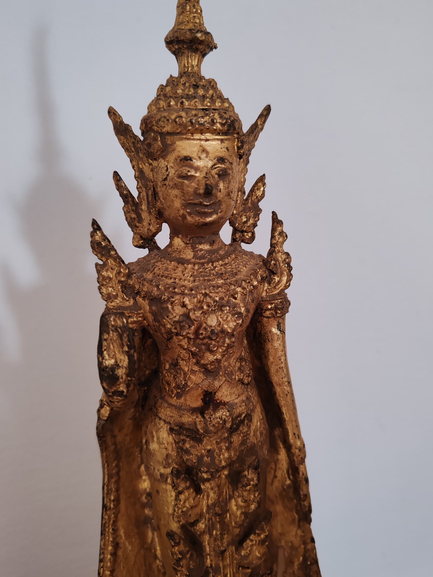 Statua in bronzo dorato- stile Rattanakosin- divinità buddista