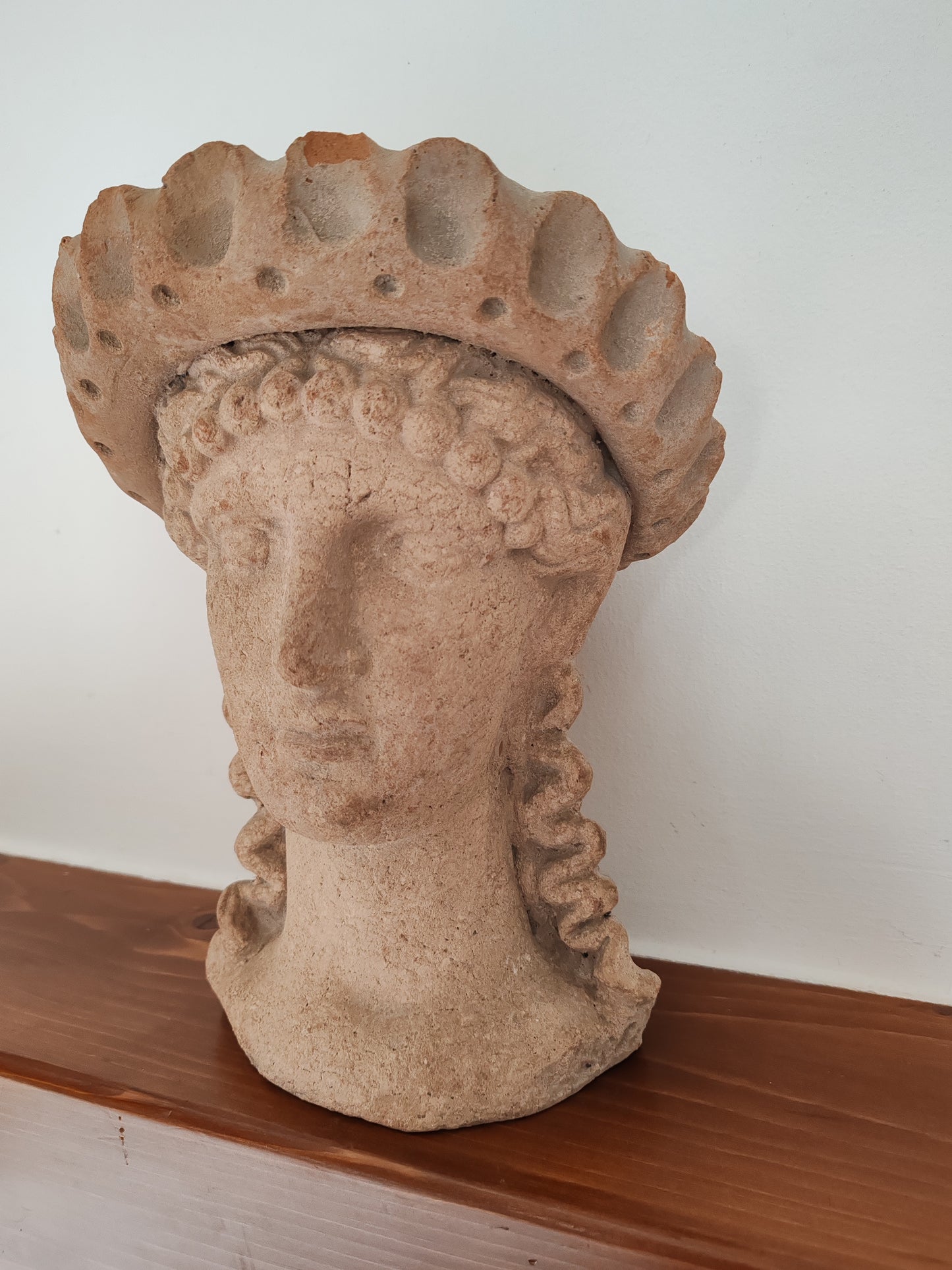 Statua in terracotta stile archeologico - dea romana (XX secolo)