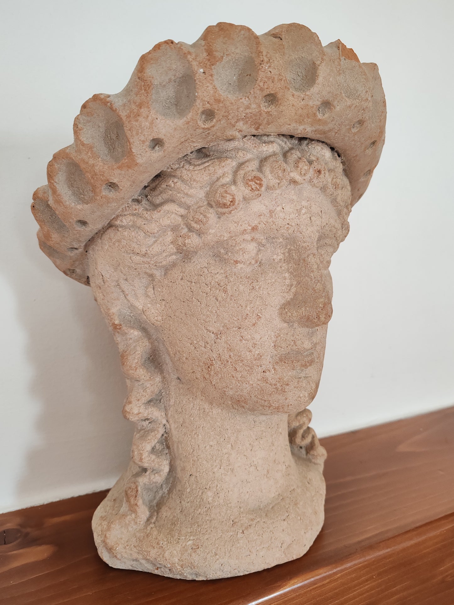 Statua in terracotta stile archeologico - dea romana (XX secolo)