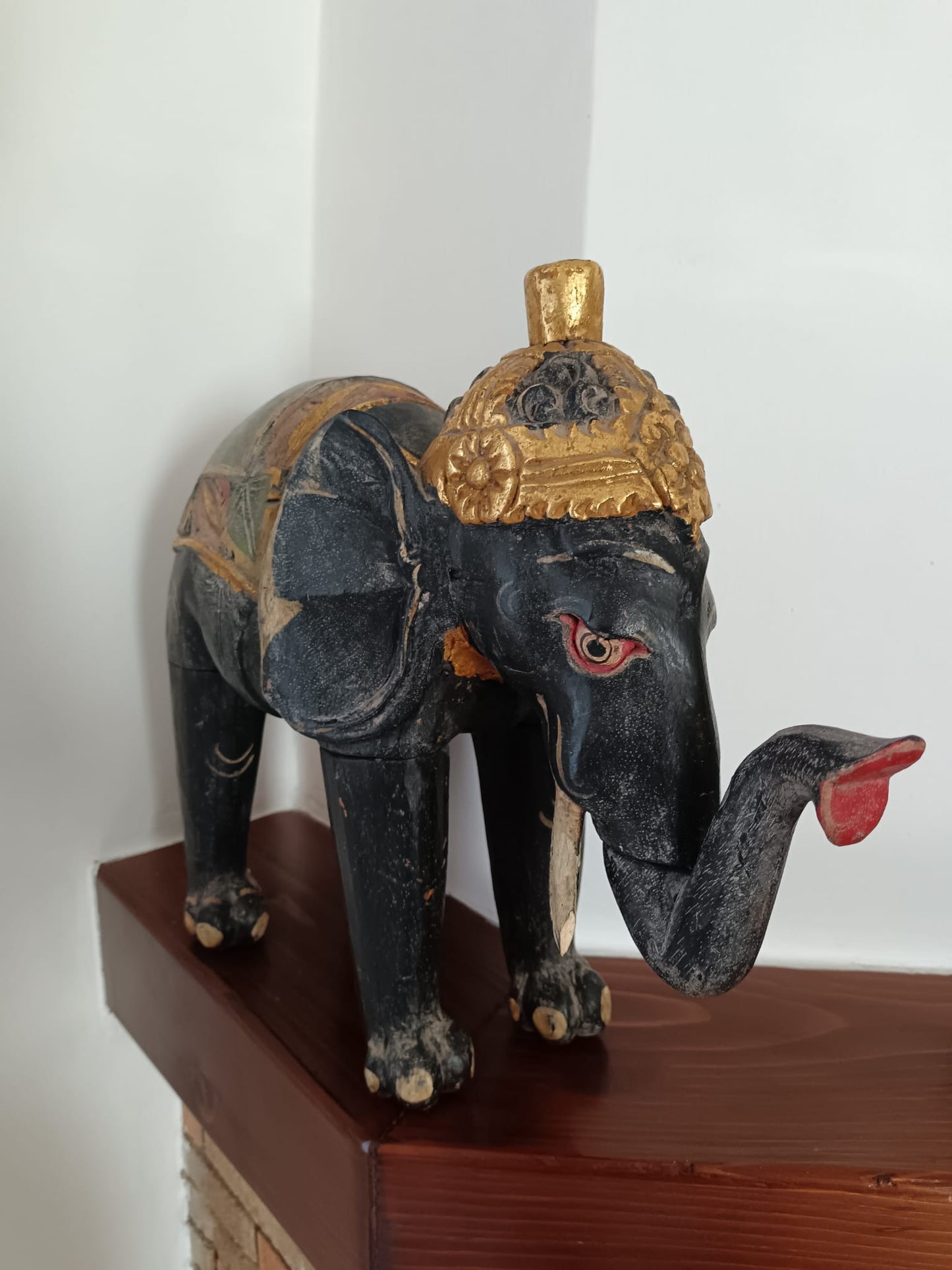 Scultura di elefante dipinta a mano (India o Sud-Est asiatico)
